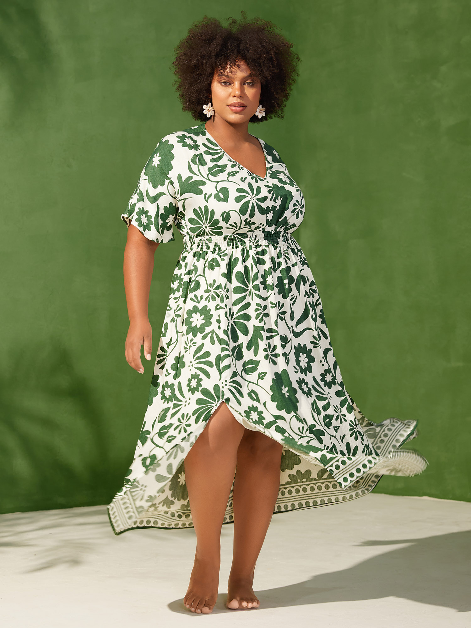BloomChic Plus Size Large Floral Print Pockets Midi Dress - Curve Ladies Truegreen Resort Short sleeve Botanical Side seam pocket Daily Dresses 34/6X