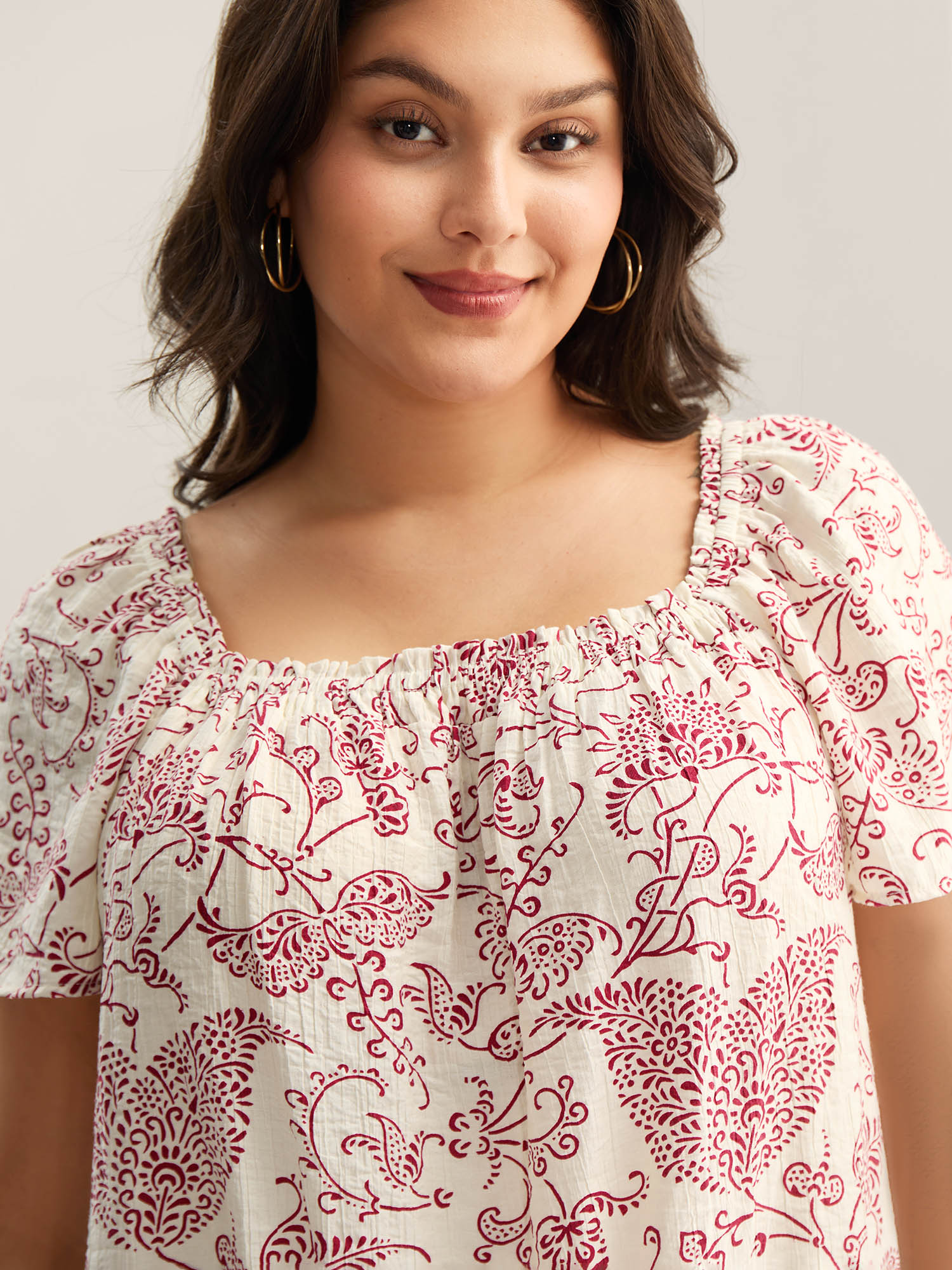 Bloomchic Women's Plus Size Floral Print Shirred Neck Flowy Blouse Ivory Paisley Vacation Short Sleeve Square  In White