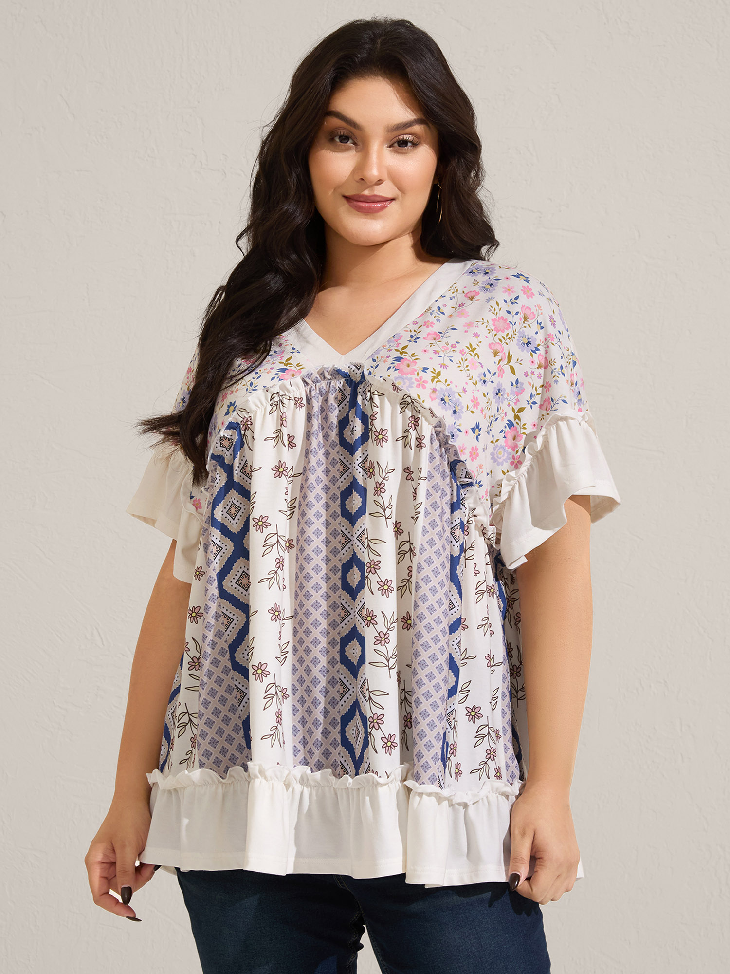 BloomChic Women's Plus Size Floral Collage Print Knit Top Multicolor Short sleeve Vacation V-Neck 10/M