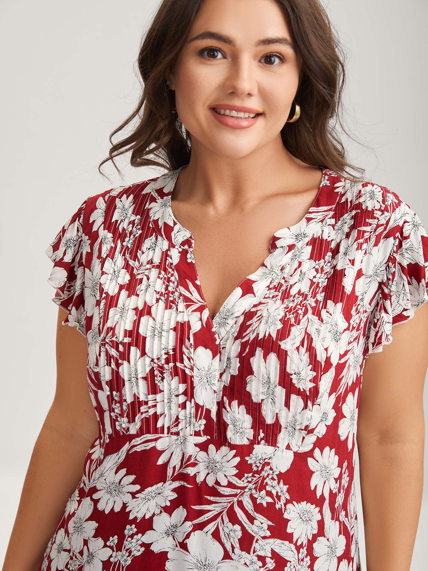 Bloomchic Women's Plus Size Silhouette Floral Toothpick Pleat Blouse Scarlet Ditsy Floral Elegant Short Sleeve In Red