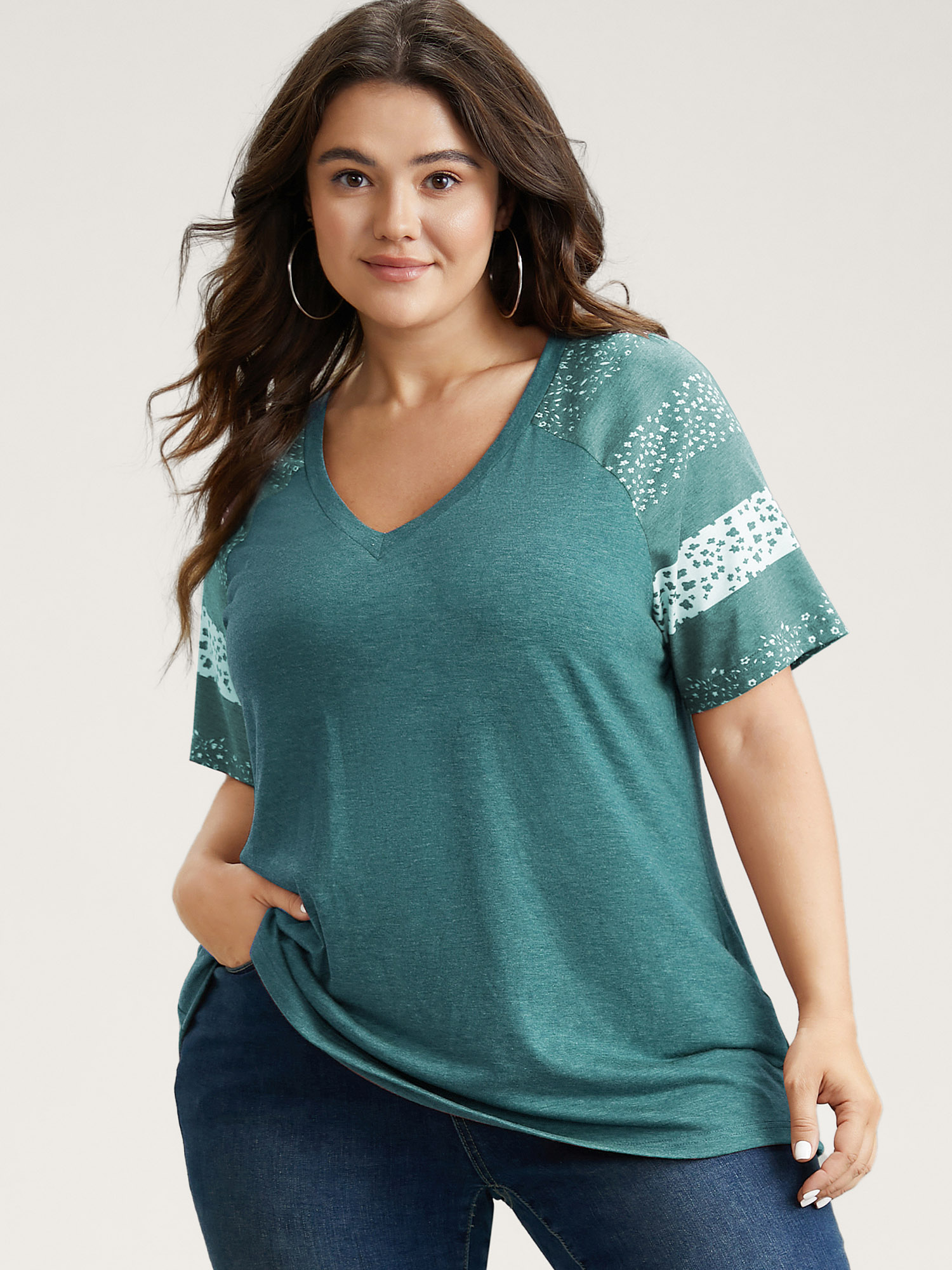 BloomChic Women's Plus Size Ditsy Floral Colorblock Contrast Raglan Sleeve T-shirt Teal Stripes Everyday-Casual Short sleeve V-Neck 10/M