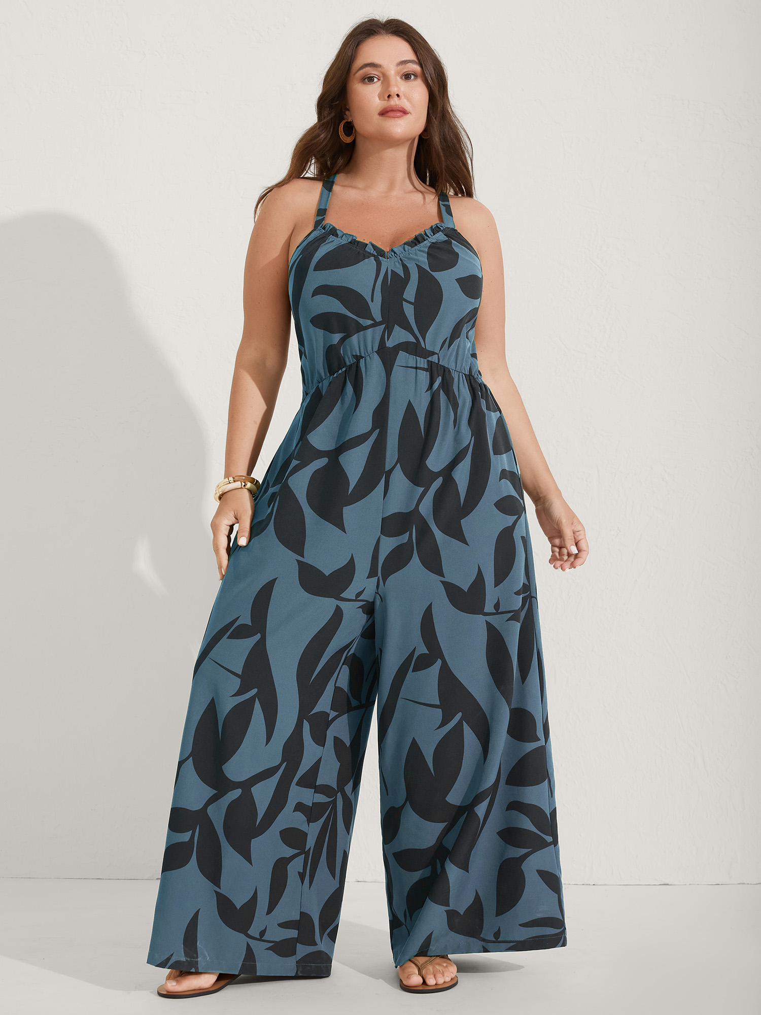 BloomChic Women's Plus Size Silhouette Floral Print Sweetheart Jumpsuit Stone Vacation 10/M