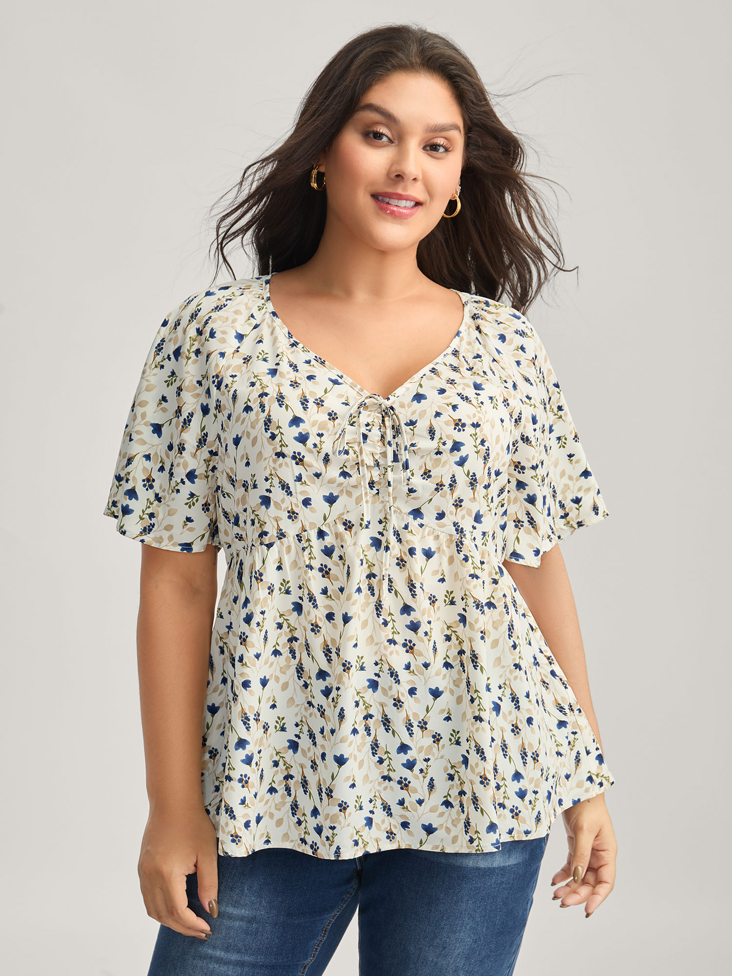 BloomChic Women's Plus Size Bust-Comfort Floral Print Tie Blouse Multicolor Ditsy Floral Everyday-Elegant Short sleeve V-Neck 10/M