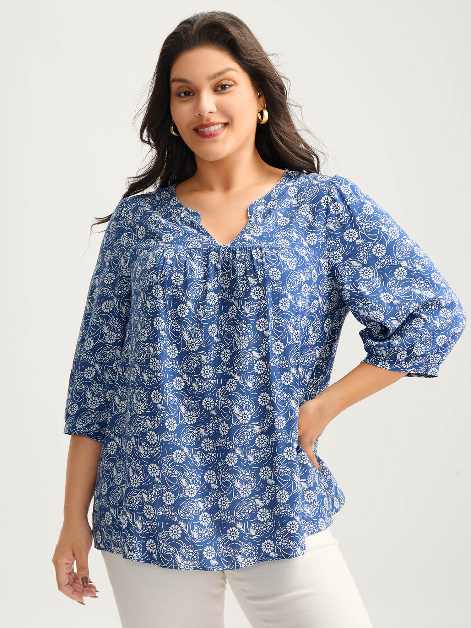 BloomChic Women's Plus Size Floral Print Quarter Sleeve Blouse Navy Ditsy Floral Everyday-Casual 3/4 Sleeve V-Notch Neck 10/M