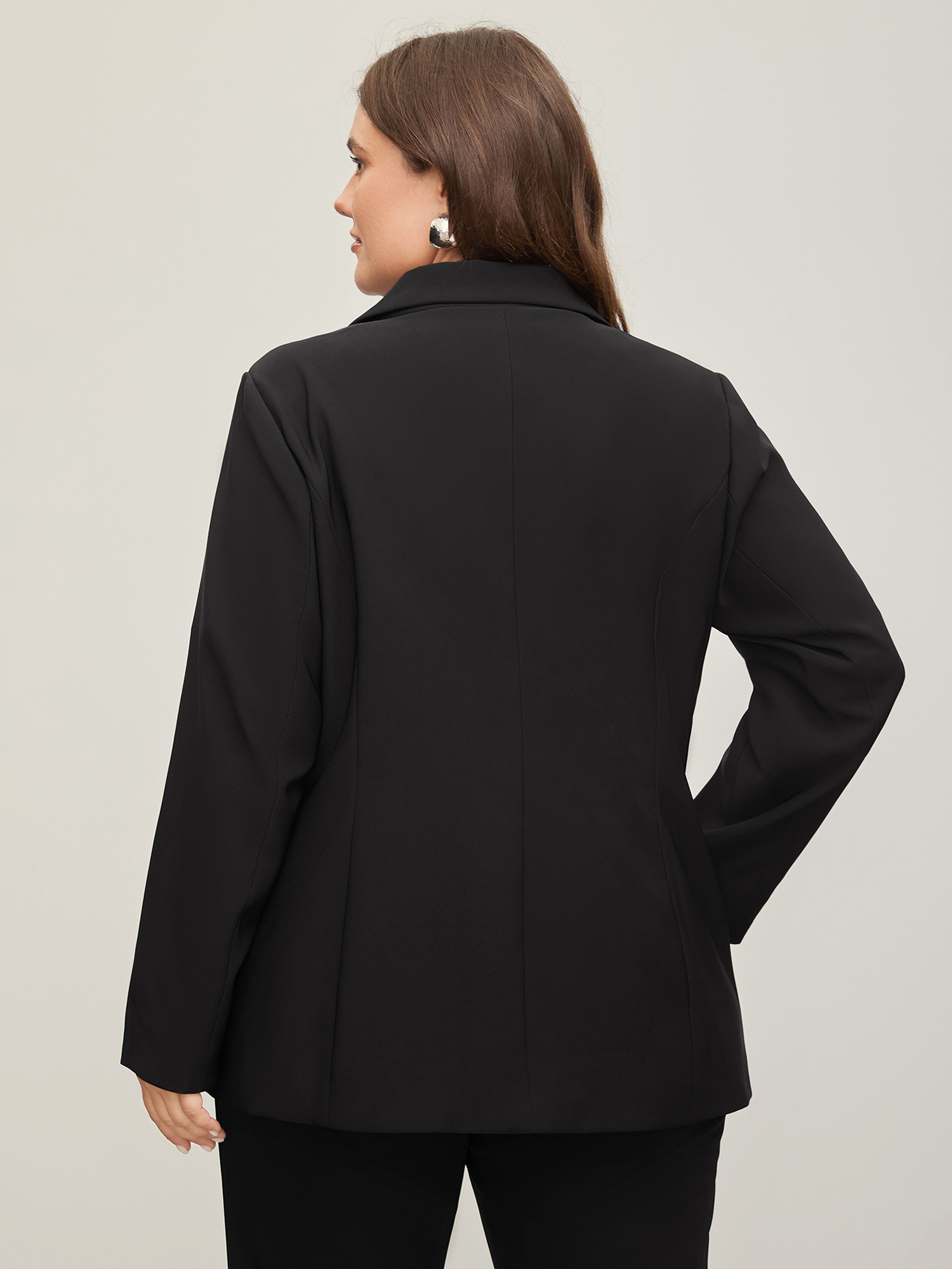 Side view of BloomChic Women's Plus Size Stretch Woven Pocket Slim-Fit Blazer Black not graphics Non Sleeve Extra Long Sleeve 14-16/1X