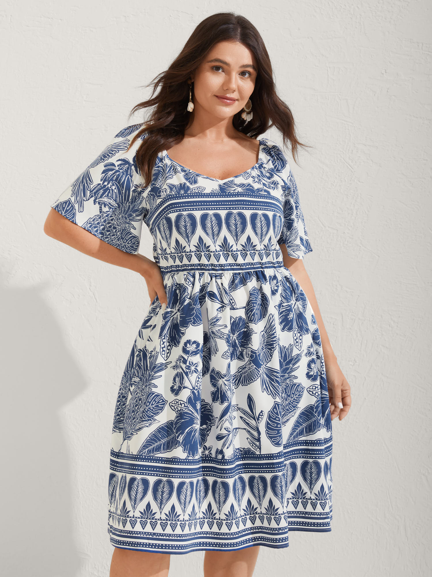 BloomChic Women's Plus Size Boho Print Fit Flare Pockets Mini Dress DarkBlue Tropical Mini Vacation Smocked 10/M