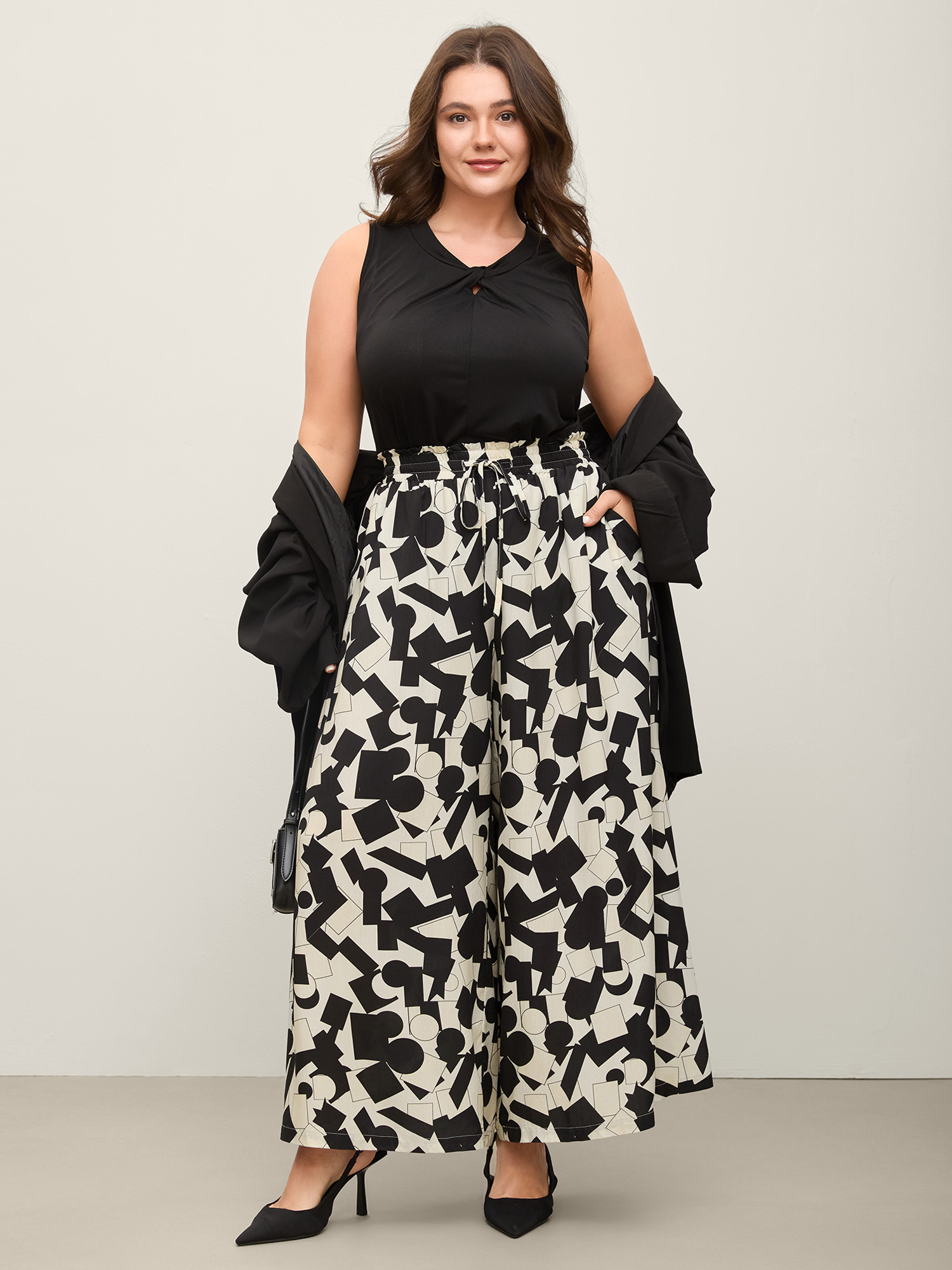 BloomChic Women's Plus Size Geometric Print Drawstring Wide-Leg Pants BlackFlower Geometric Wide leg Mid Rise 14-16/1X