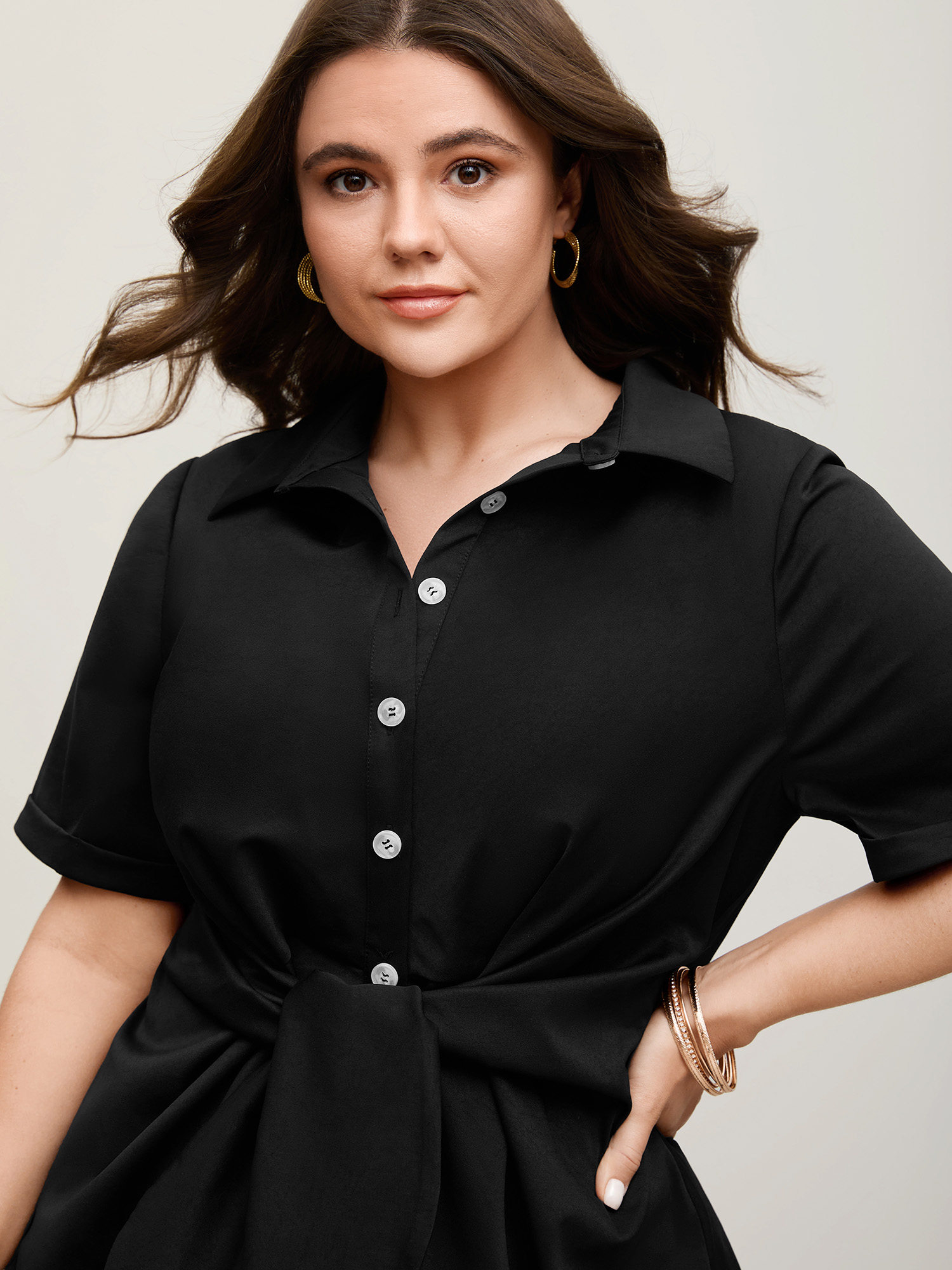 BloomChic Women's Plus Size Knotted Front Asymmetrical Hem Blouse Black Solid Office Short sleeve Collared Neck 10/M
