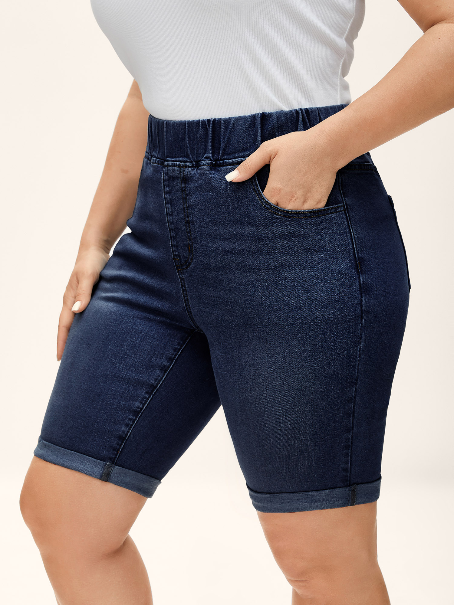 BloomChic Women's Plus Size Pull-On Stretchy Skinny-Fit Denim Shorts Darkindigo Non High Rise Medium stretch Casual 10/M