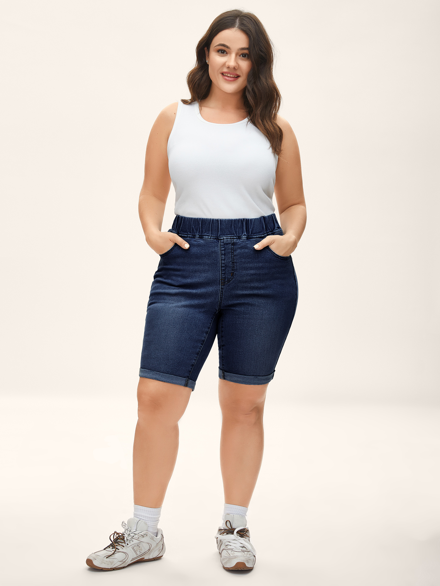 Side view of BloomChic Women's Plus Size Pull-On Stretchy Skinny-Fit Denim Shorts Darkindigo Non High Rise Medium stretch Casual 10/M