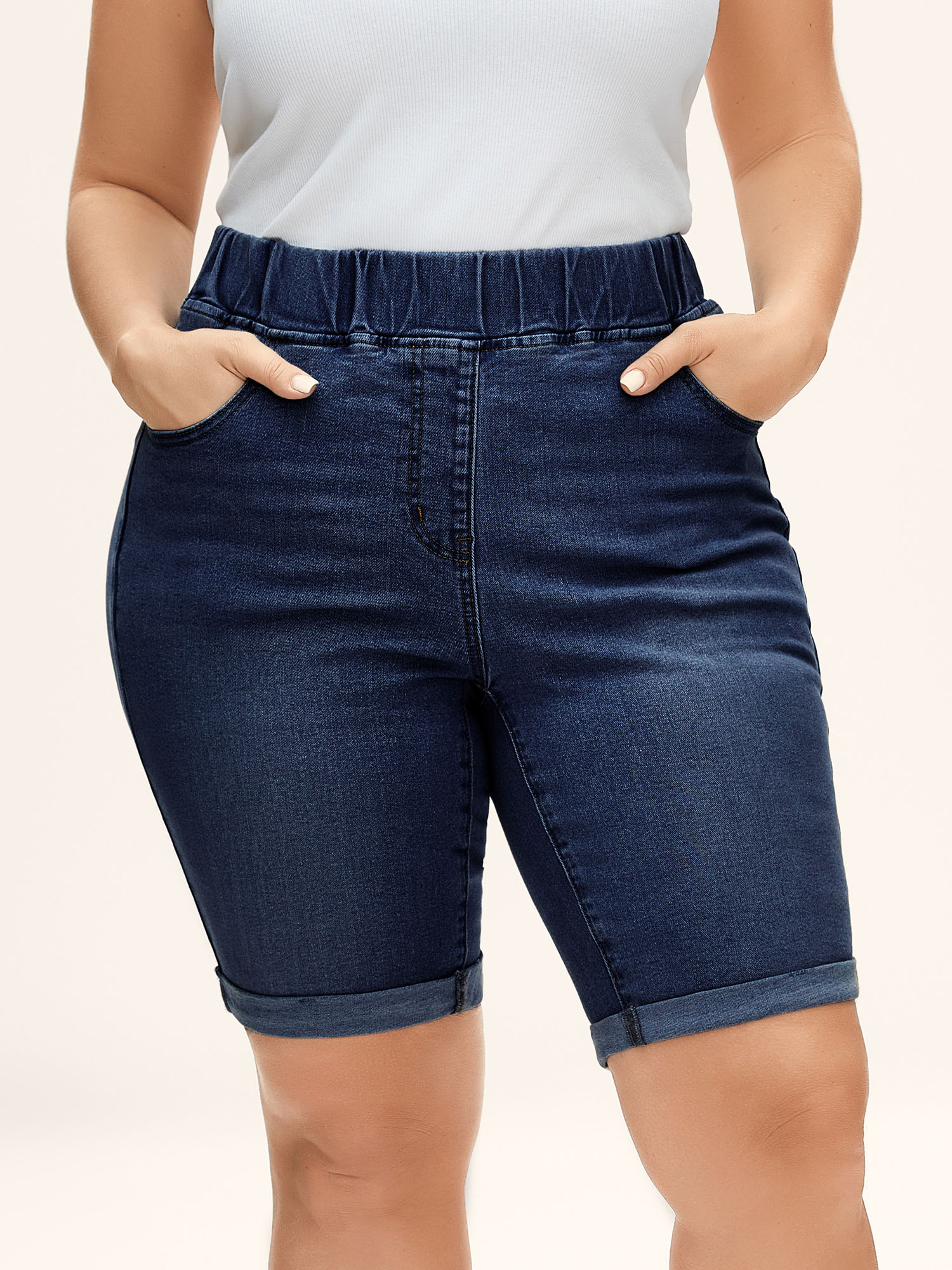 Side view of BloomChic Women's Plus Size Pull-On Stretchy Skinny-Fit Denim Shorts Darkindigo Non High Rise Medium stretch Casual 10/M