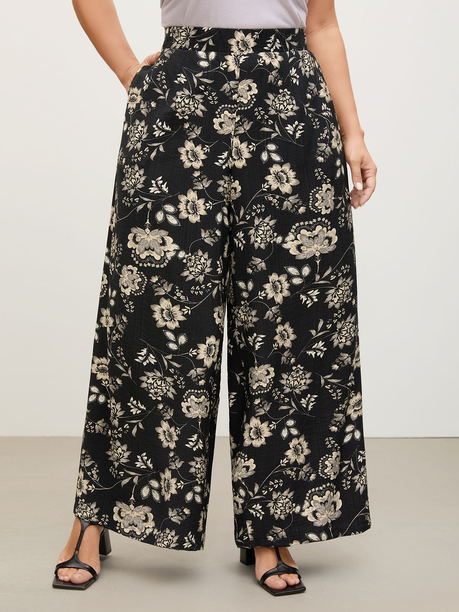 BloomChic Women's Plus Size Silhouette Floral Print Wide-Leg Pants BlackFlower Floral Wide leg Mid Rise 10/M