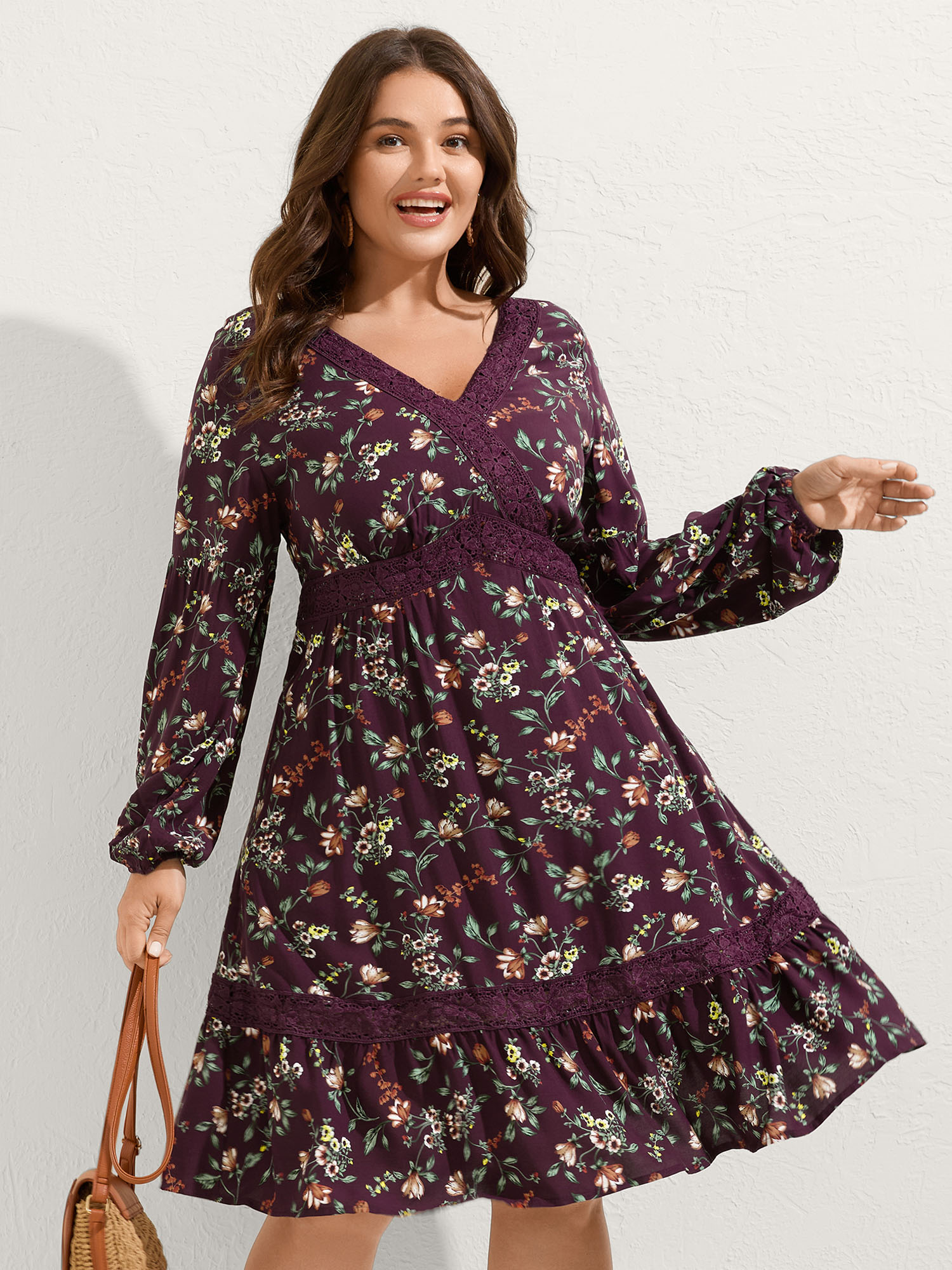 BloomChic Women's Plus Size Supersoft Floral Print Lace Trim Knee-Length Dress Plum Floral Knee Vacation Woven ribbon&lace trim 12/L