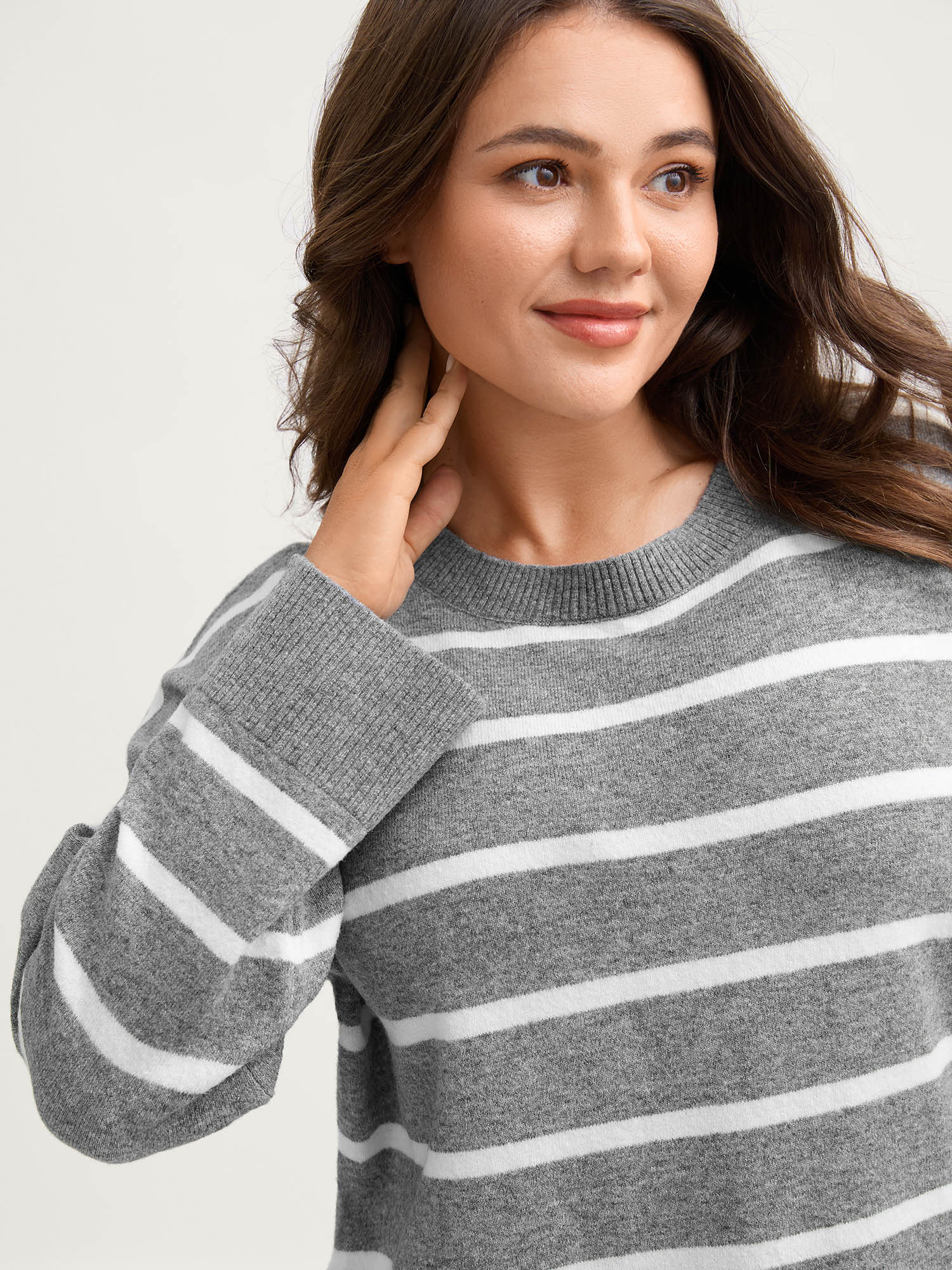 BloomChic Plus Size Stripes Print Round Neck Pullover - Curve Women's Winter Round Neck Boxy Colorblock Mediumgray Sleeve Pullovers 30/4X