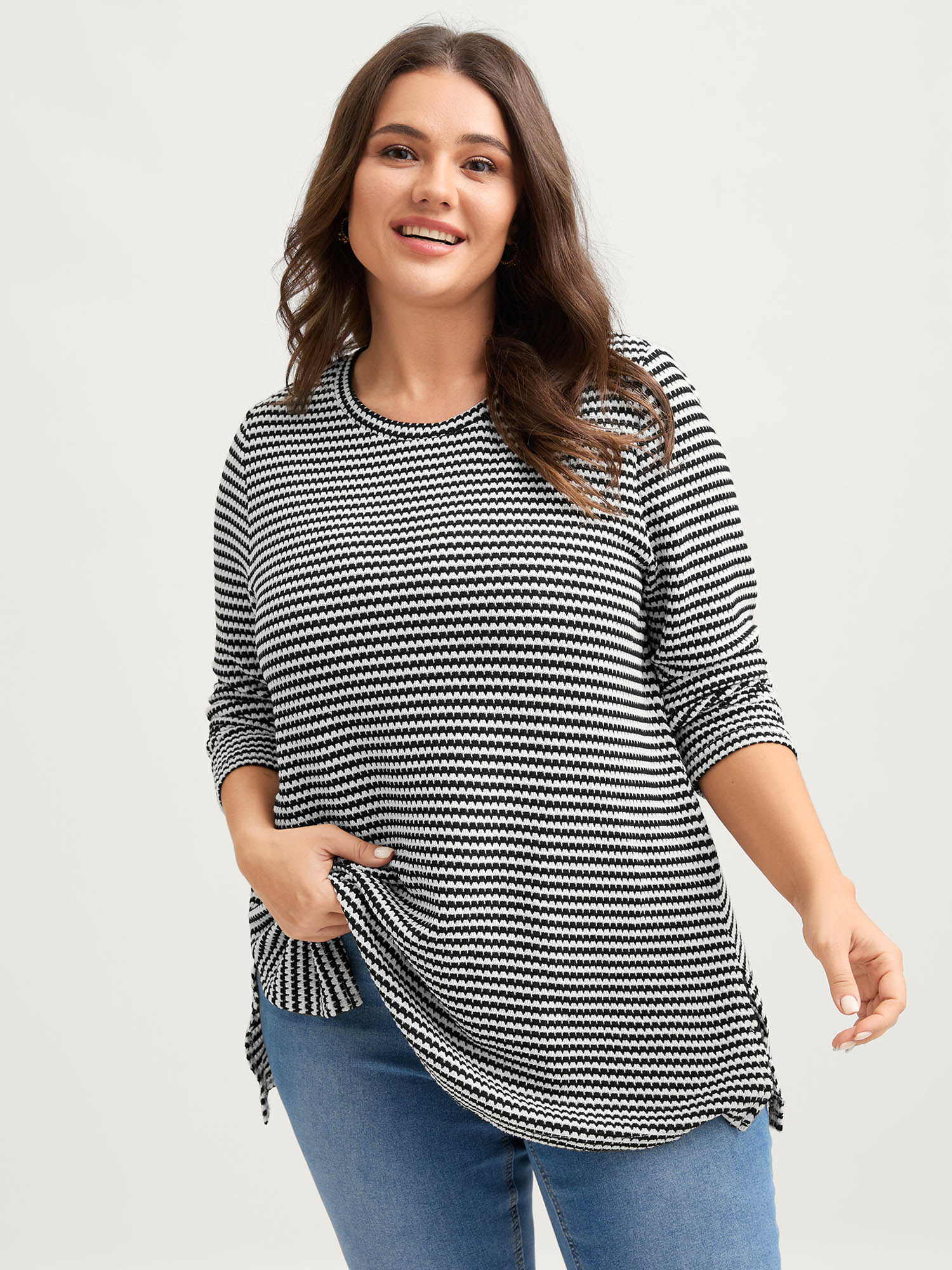 BloomChic Plus Size Geometric Texture Split Hem T-Shirt - Women's Black Solid Round Neck Comfort Midsection Fit Long Sleeve Playful T-shirts 14/M