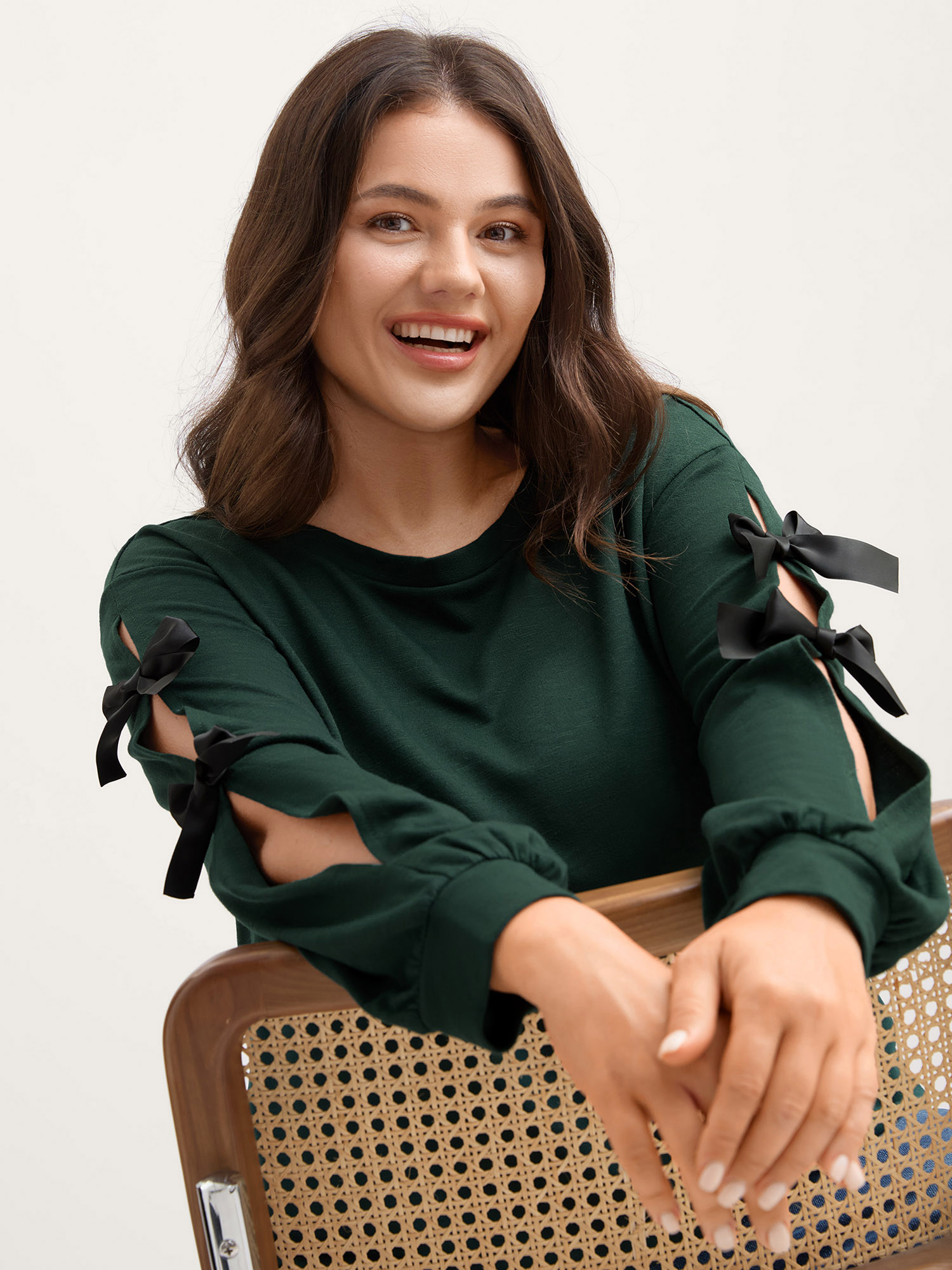 BloomChic Women's Plus Size Bow-Knot Sleeve Cut-Out Sweatshirt Hunter Green not graphics Everyday-Casual Round Neck 12/L