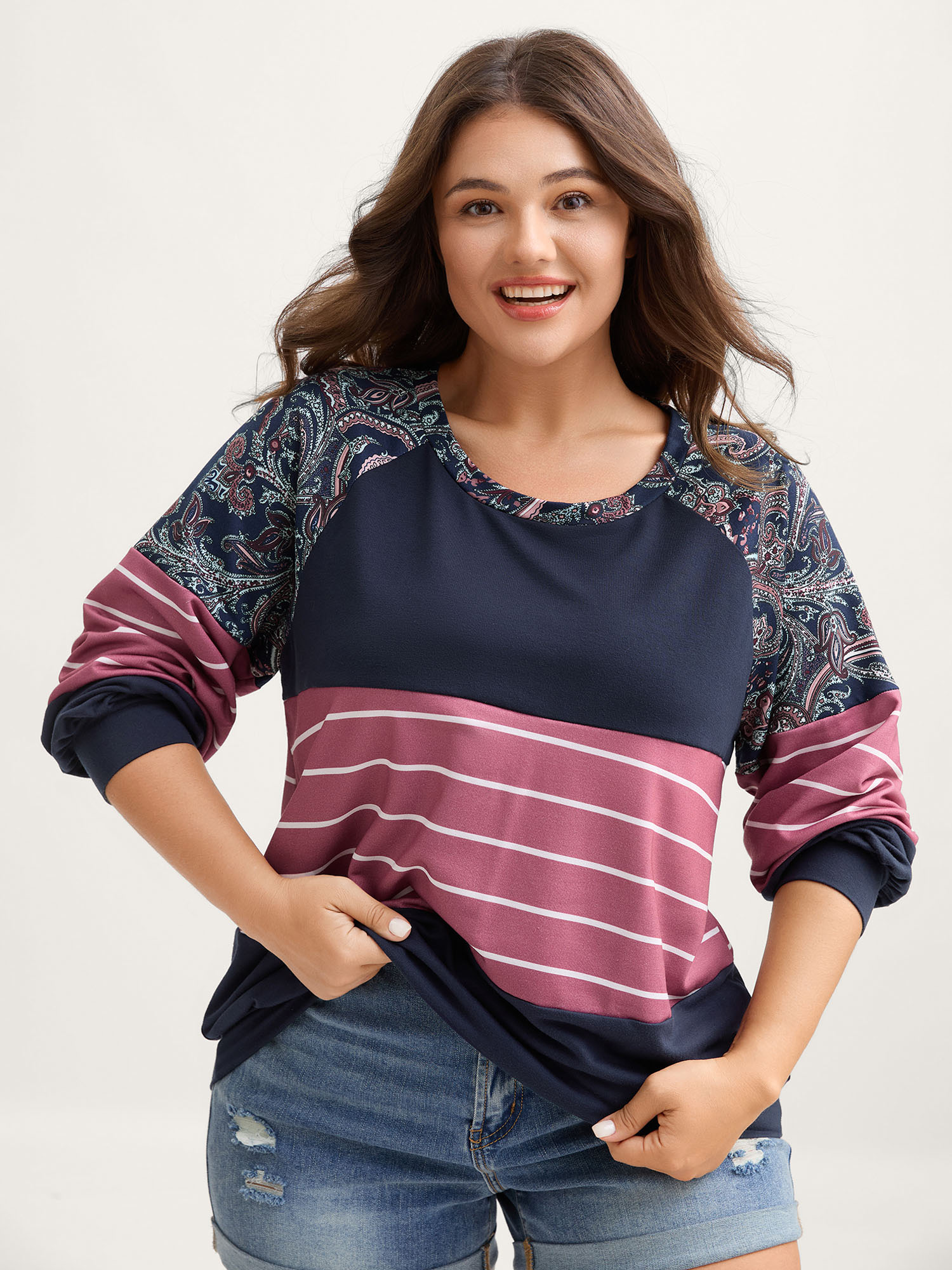 BloomChic Women's Plus Size Supersoft Colorblock Paisley Print Sweatshirt Indigo not graphics Everyday-Casual Round Neck 12/L