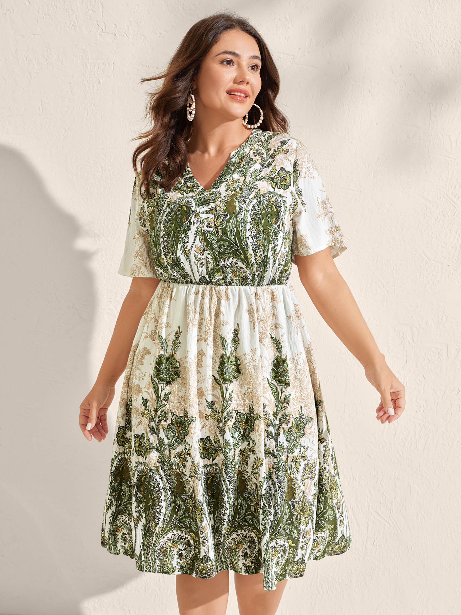 BloomChic Women's Plus Size Paisley Print Notched Neckline Midi Dress Truegreen Bohemian print Midi Vacation Non 30/6X