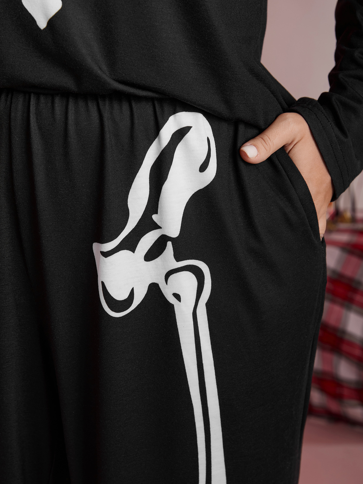 Side view of BloomChic Women's Plus Size Hearty Skull Print Loungewear Set Black Non Long Sleeve Non 14-16/1X