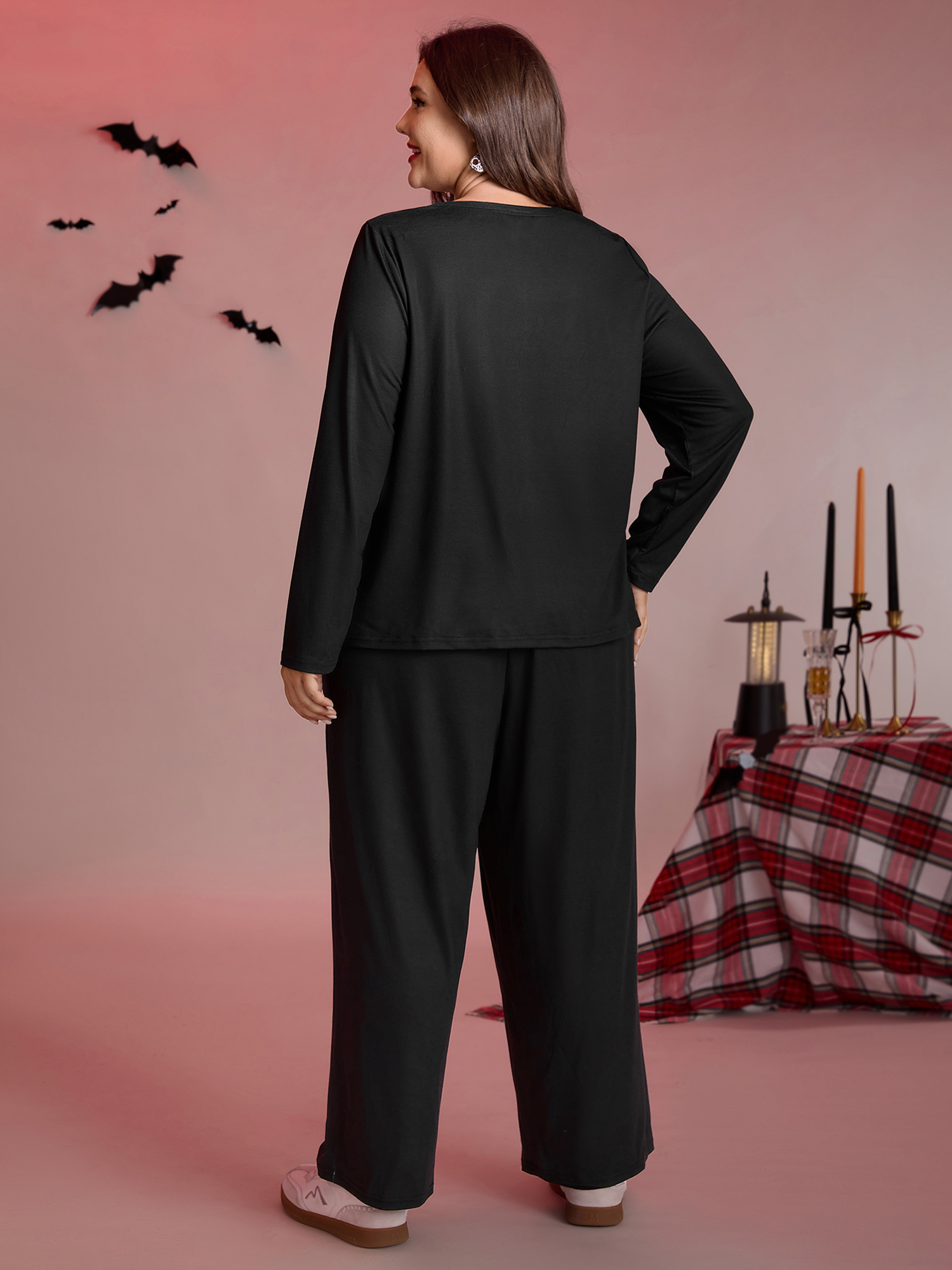 Side view of BloomChic Women's Plus Size Hearty Skull Print Loungewear Set Black Non Long Sleeve Non 14-16/1X