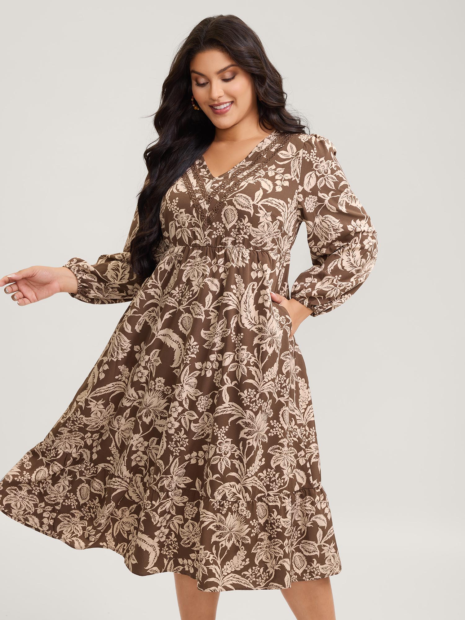 BloomChic Women's Plus Size Floral Print Lace Trim V-Neck Midi Dress Browncoffeecolor Floral Midi Vacation Woven ribbon&lace trim 30/6X