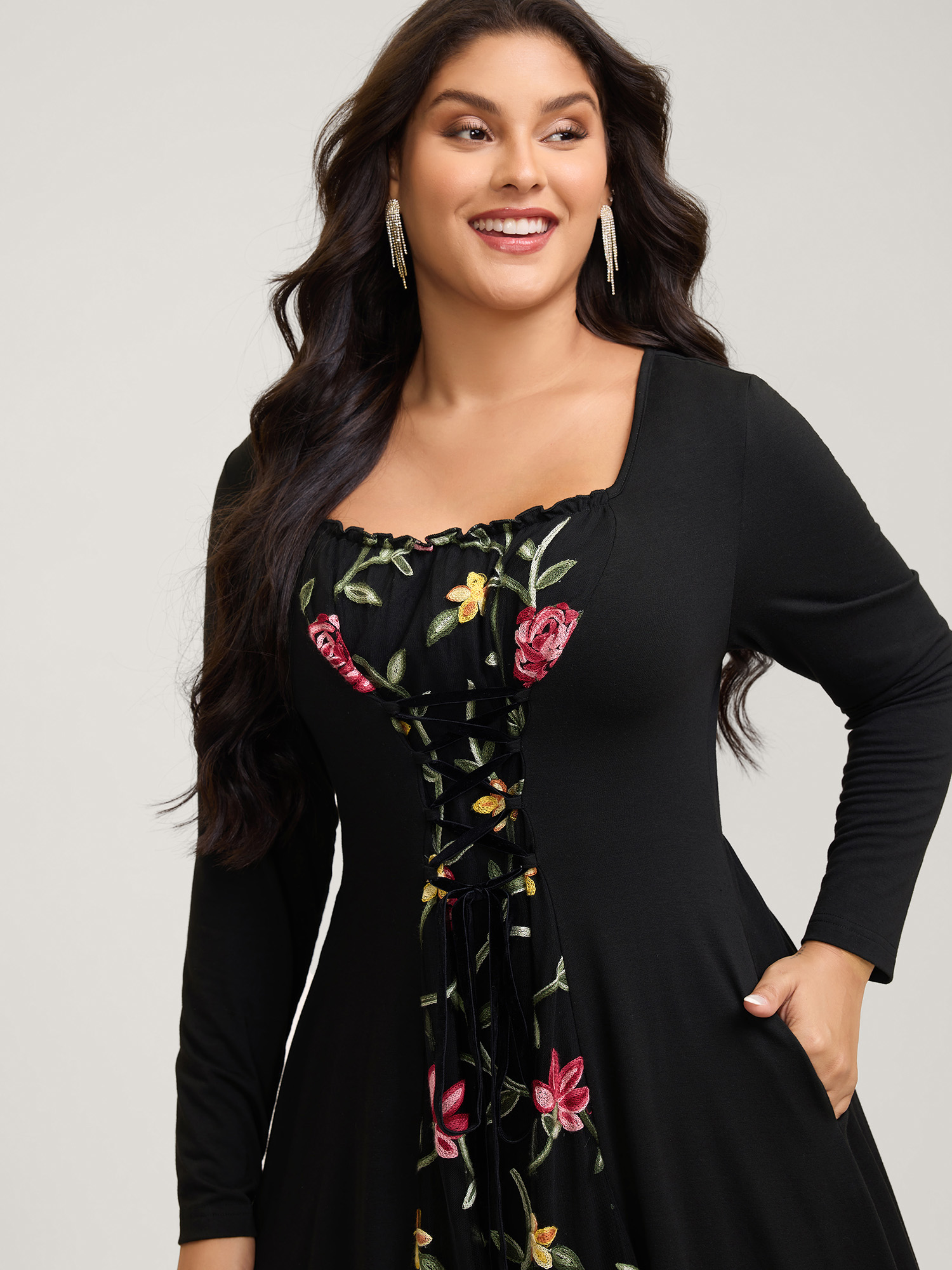 Side view of BloomChic Women's Plus Size Floral Waist-Tie Contrast Maxi Dress Black Party Colorblock Square Neck 14-16/1X