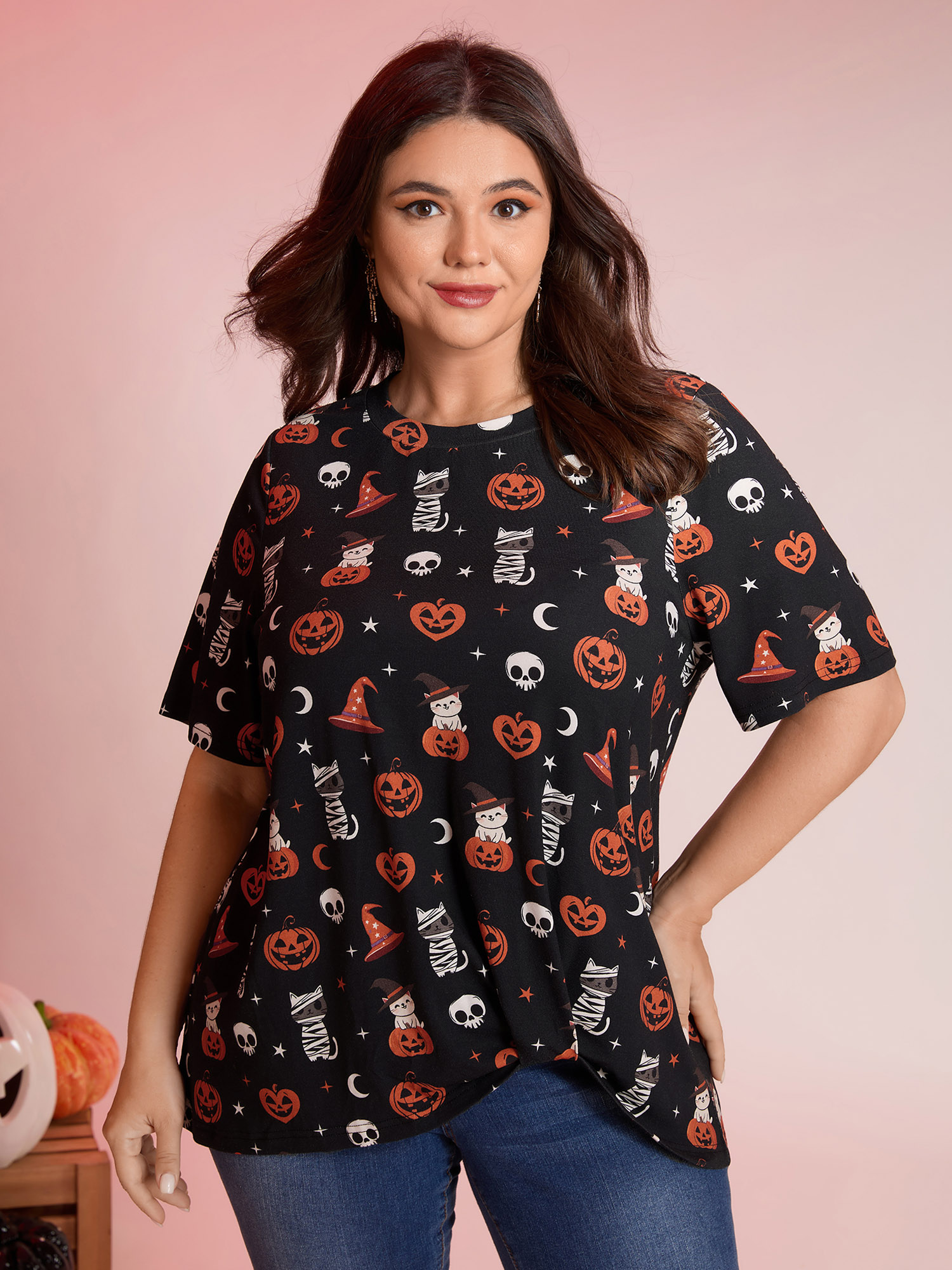 BloomChic Women's Plus Size Pumpkin Everywhere Print Overlap Hem T-Shirt Black Everyday-Casual Short sleeve 10/M