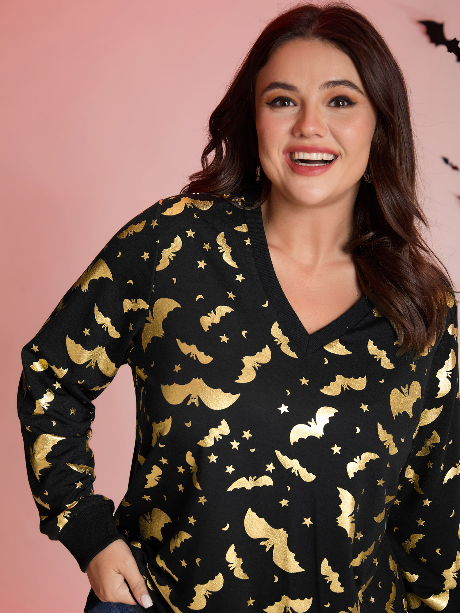 BloomChic Women's Plus Size Gold Bat Print Stretchy V-Neck Sweatshirt Black Halloween Everyday-Casual 10/M