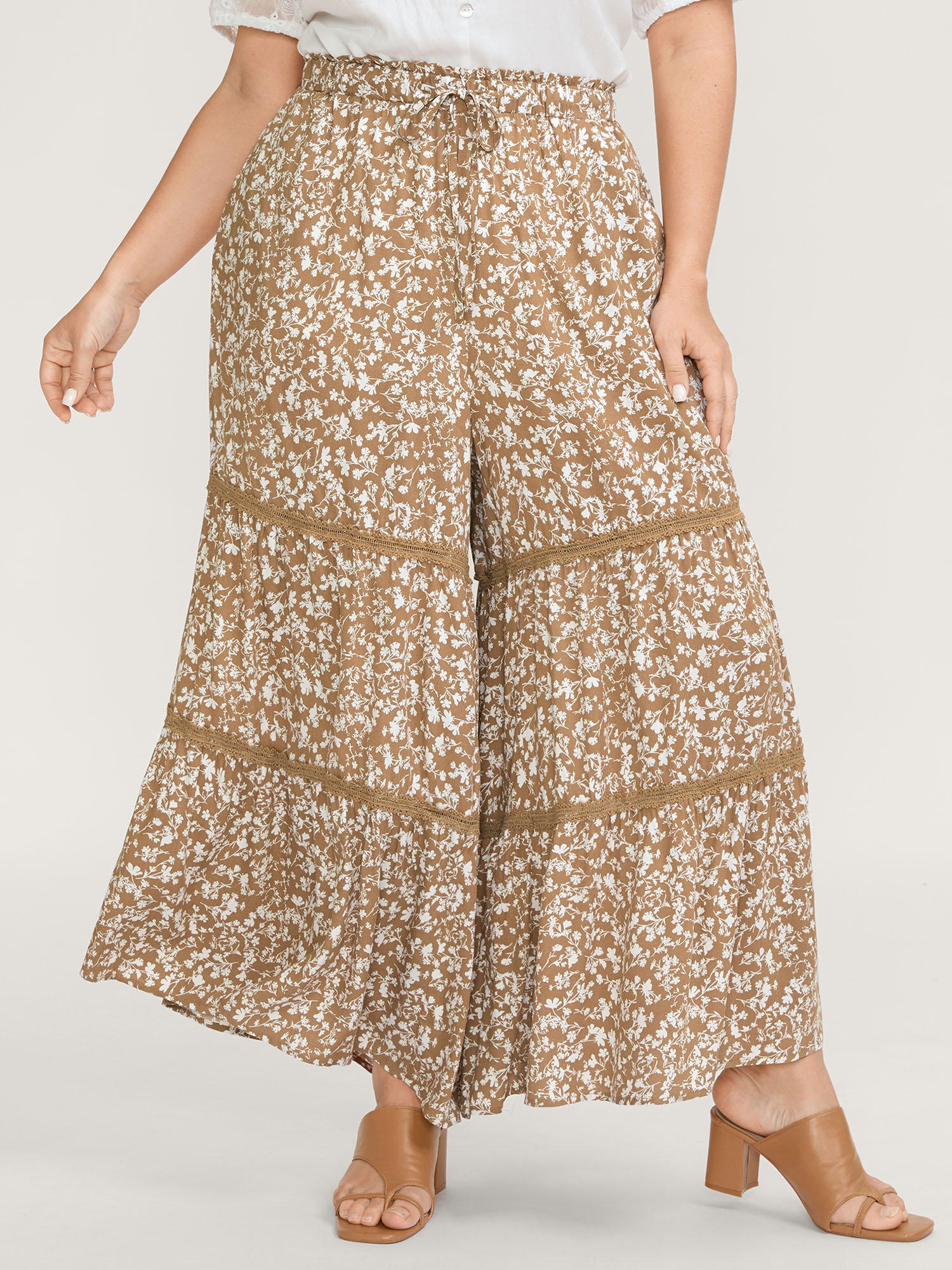 BloomChic Women's Plus Size Floral Print Lace Trim Wide-Leg Pants LightBrown Ditsy Floral Wide leg Mid Rise 10/M