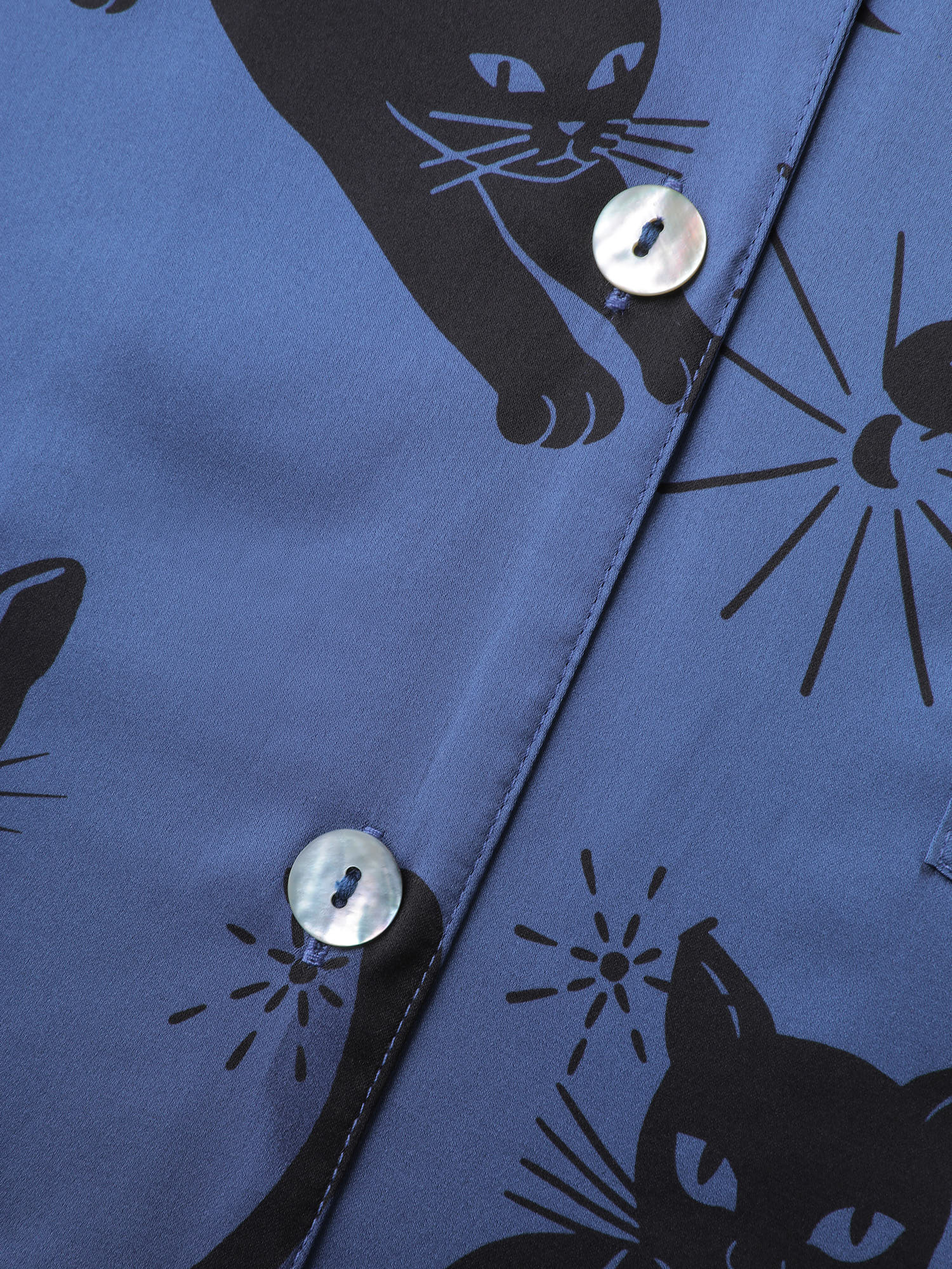 Side view of BloomChic Women's Plus Size Cats Print Pockets Stretchy Co-ord Pajama Set Mediumblue Graphic-Halloween 14-16/1X