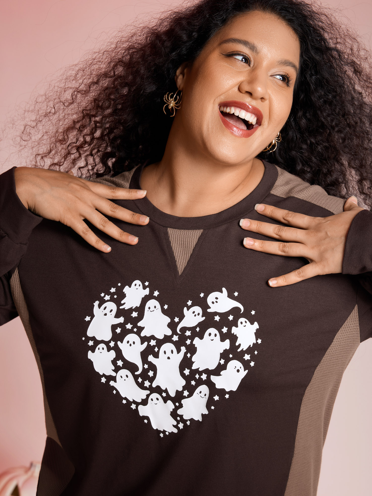 BloomChic Women's Plus Size Haunted Heart Relaxed Fit Round Neck Sweatshirt DarkBrown Halloween Everyday-Casual 10/M