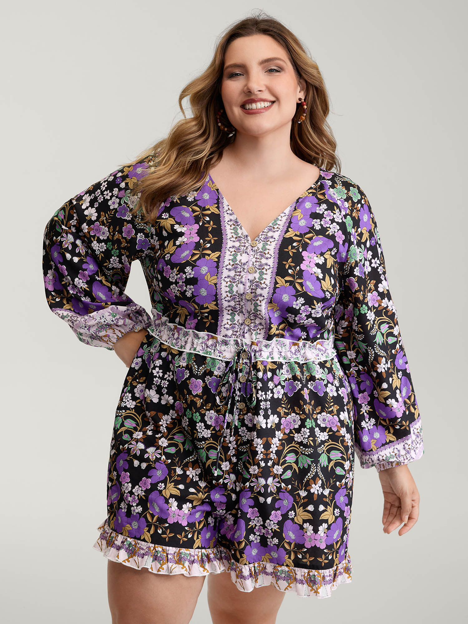 BloomChic Women's Plus Size Floral Print Contrast Ruffled Trim Romper BlackFlower Vacation 10/M
