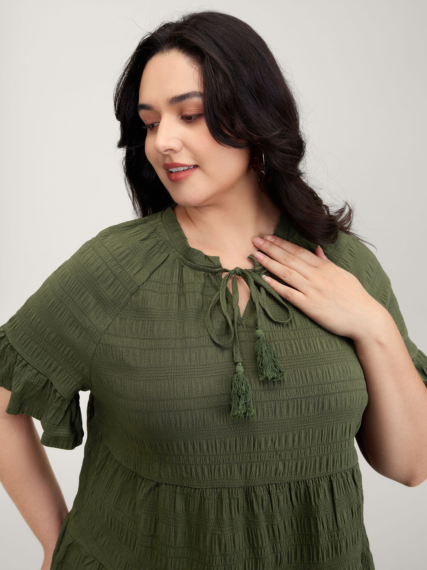 BloomChic Women's Plus Size Notched Neck-Tie Crinkle Tiered Blouse ArmyGreen Non Vacation Half Sleeve 10/M