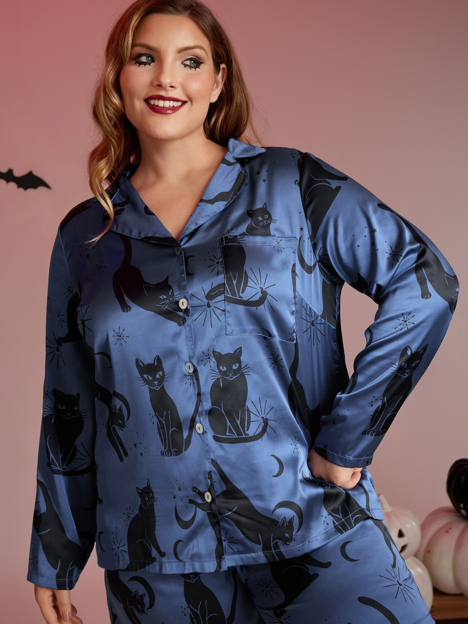 Side view of BloomChic Women's Plus Size Cats Print Pockets Stretchy Co-ord Pajama Set Mediumblue Graphic-Halloween 14-16/1X