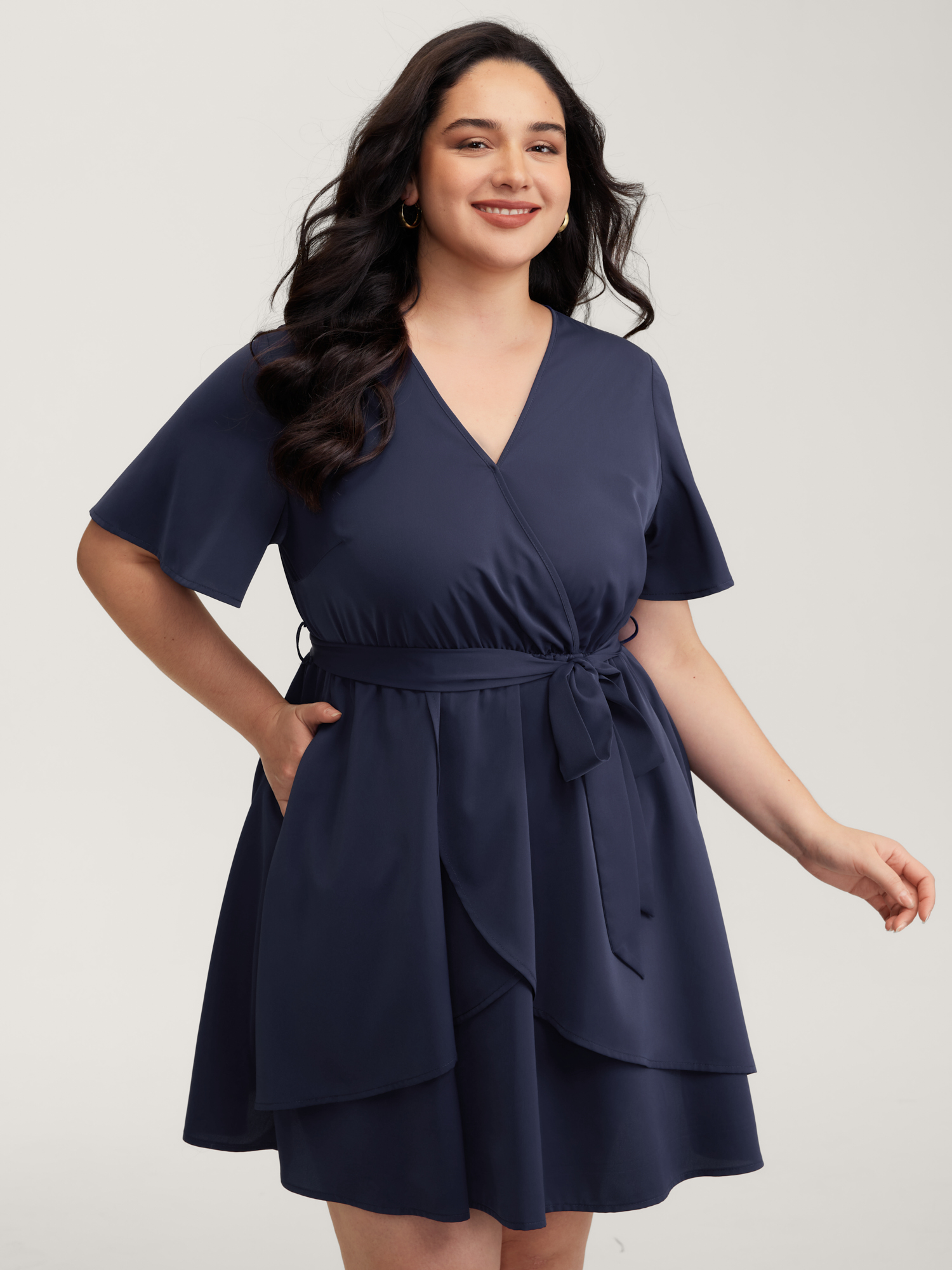 BloomChic Women's Plus Size V-Neck Adjustable Belted Waist Mini Dress DarkBlue Non Short Everyday-Elegant Overlapping 22-24/3X