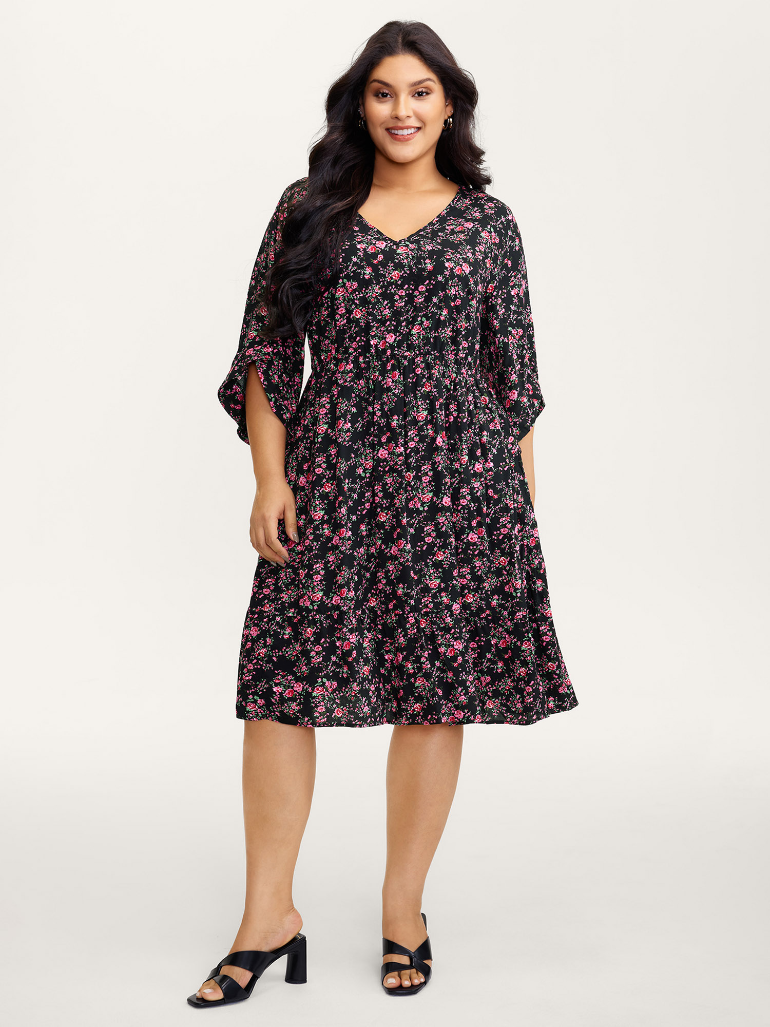 BloomChic Women's Plus Size Rayon Floral Bell Sleeve Pockets Midi Dress Black Ditsy Floral Knee Everyday-Elegant 30/6X