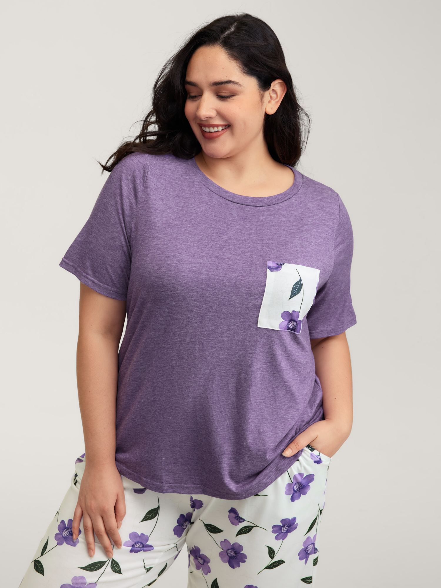 Side view of BloomChic Women's Plus Size Color Contrast Floral Print Pockets Pajama Set BlueViolet not graphics 18-20/2X