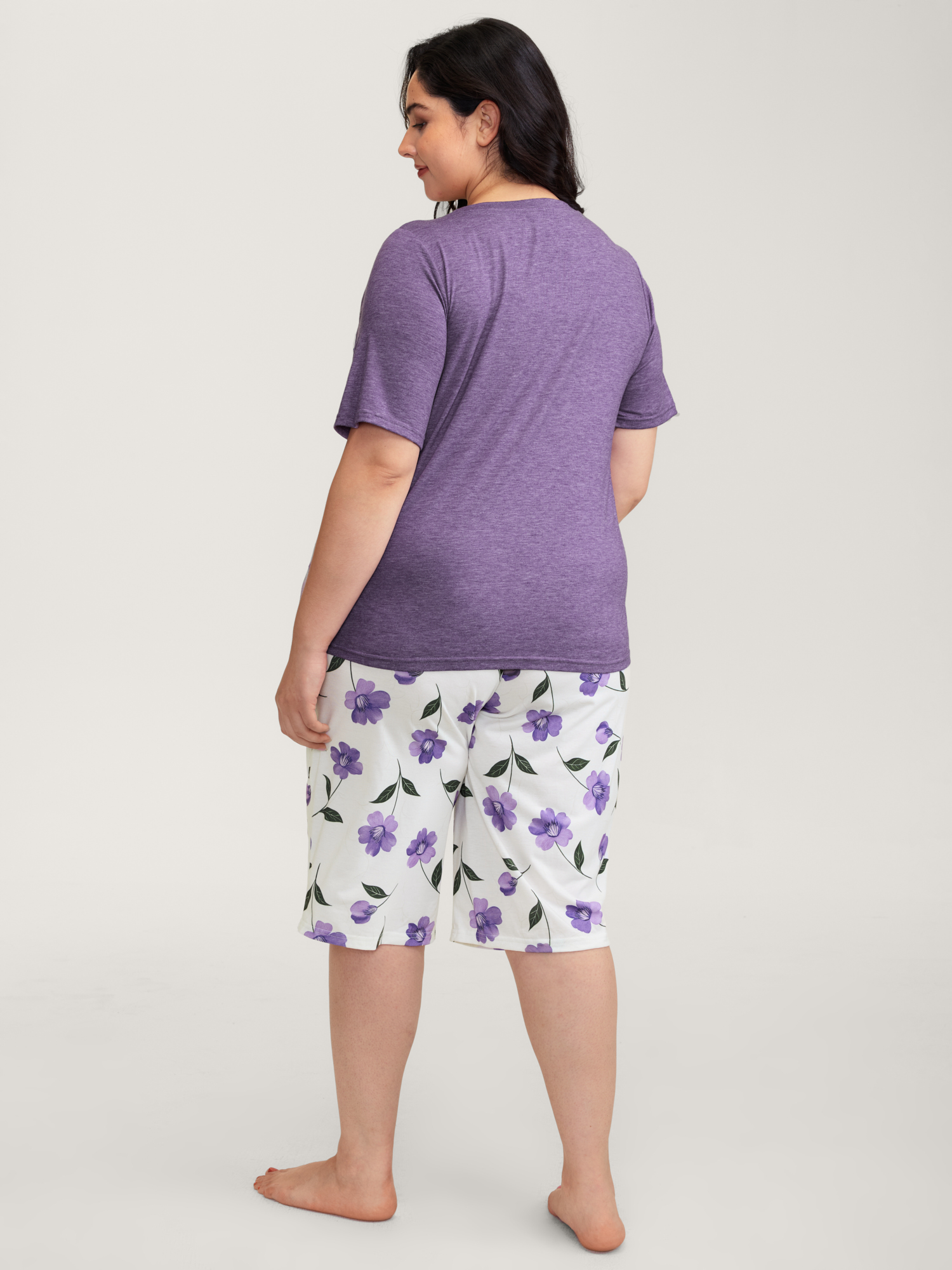 Side view of BloomChic Women's Plus Size Color Contrast Floral Print Pockets Pajama Set BlueViolet not graphics 18-20/2X