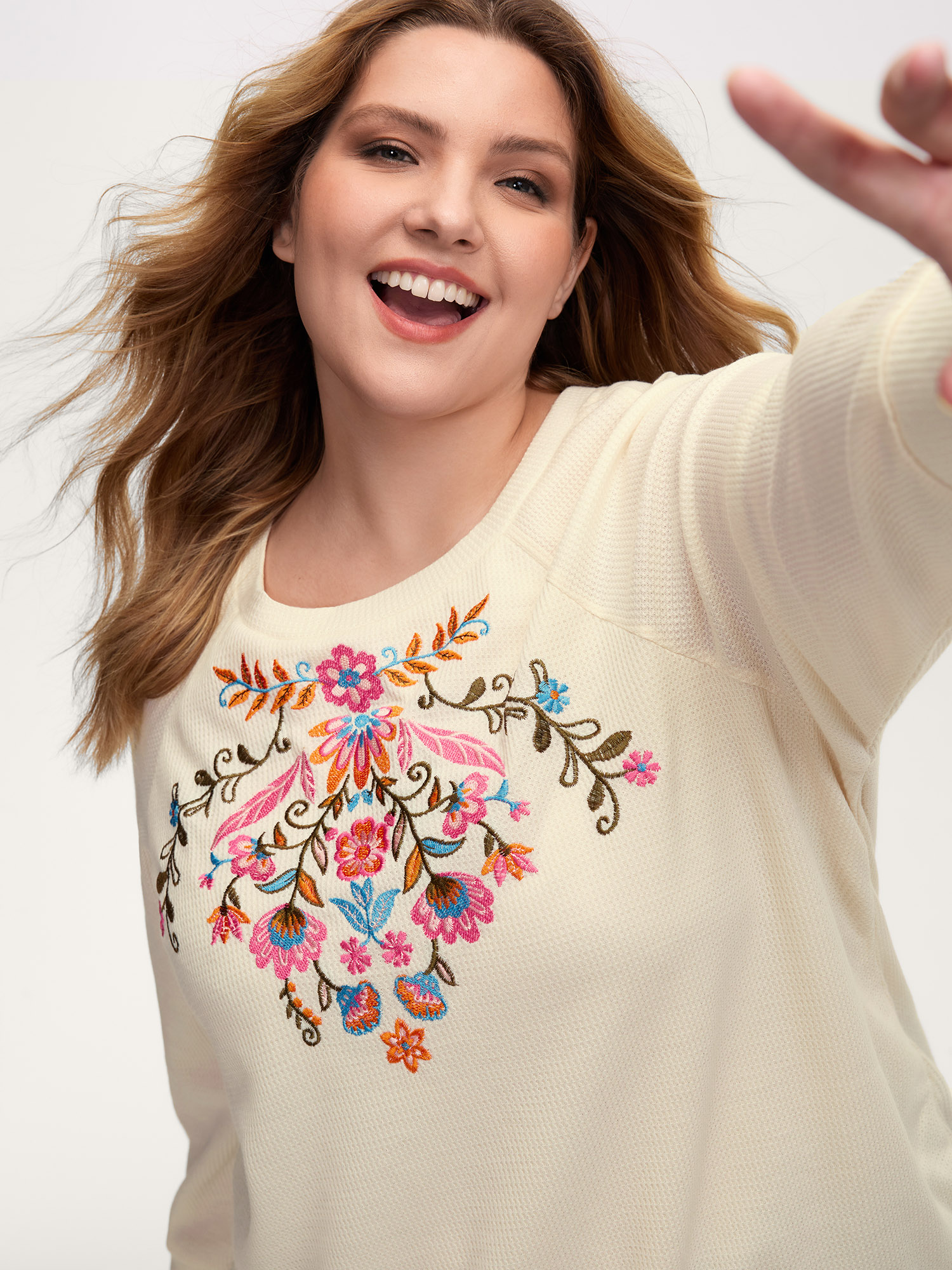 BloomChic Women's Plus Size Colorful Floral Embroidery Anti-Abrasion Collar Sweatshirt Beige Everyday-Casual 12/L