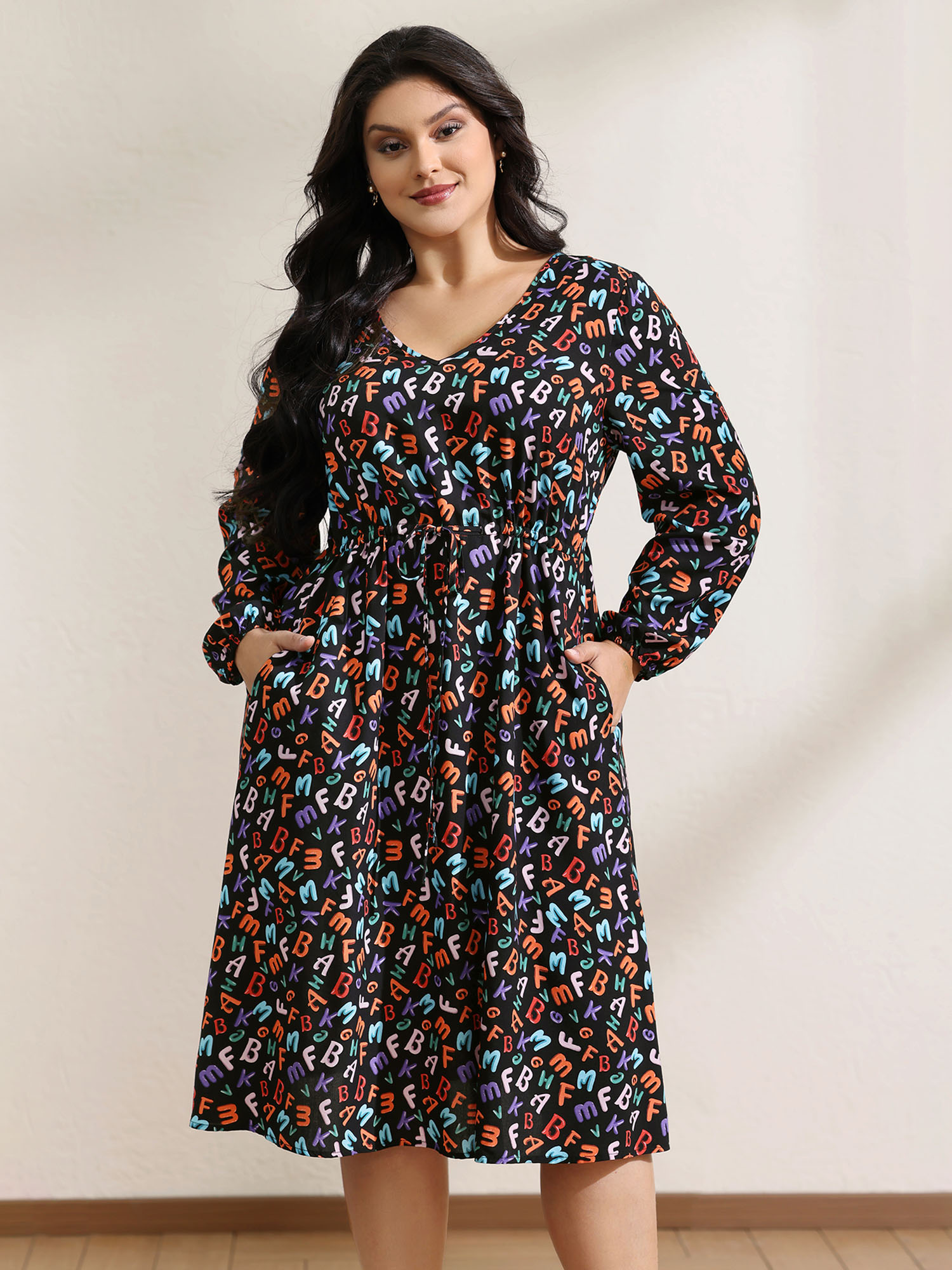 BloomChic Women's Plus Size Alphabetical Print Drawstring Adjustable Waist Midi Dress Black Letter Midi Office Drawstring 10/M