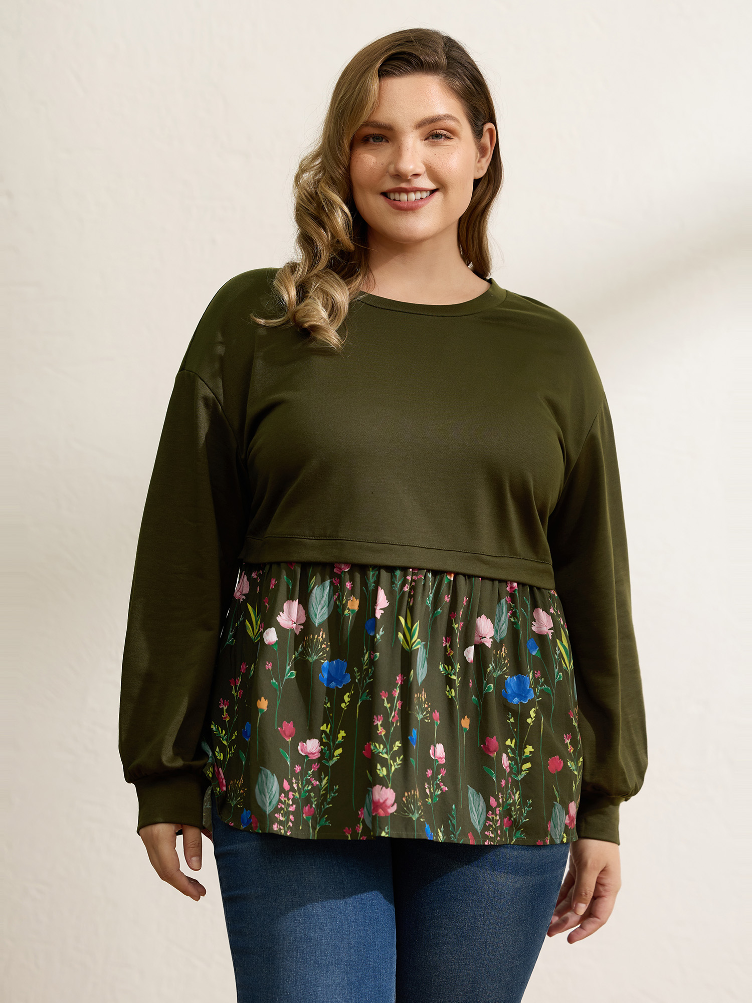 BloomChic Women's Plus Size Rayon Floral Print Contrast Sweatshirt ArmyGreen Ditsy Floral Everyday-Casual 10/M