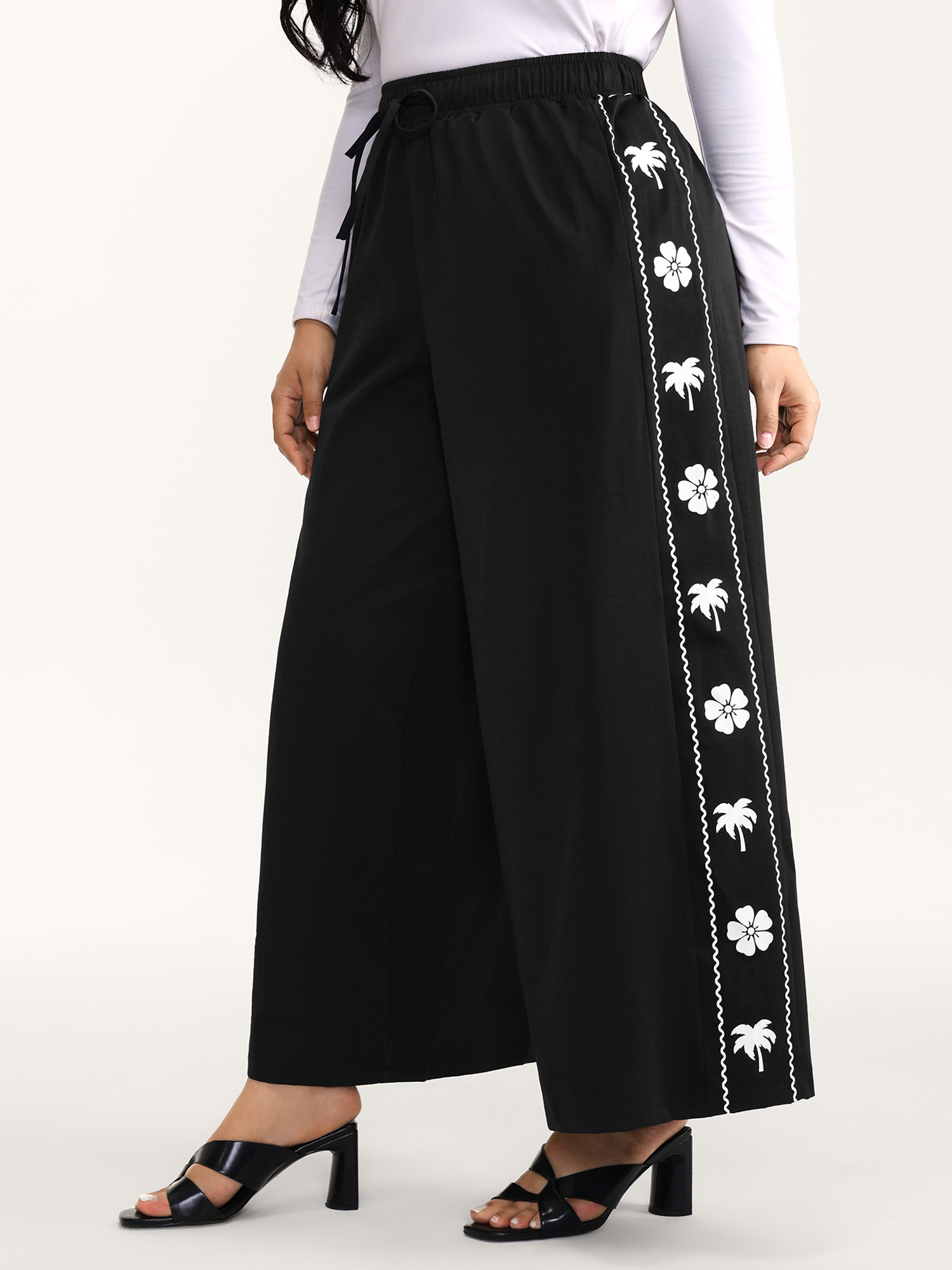BloomChic Women's Plus Size Floral Side Drawstring Wide-Leg Pants Black Floral Wide leg Mid Rise 12/L
