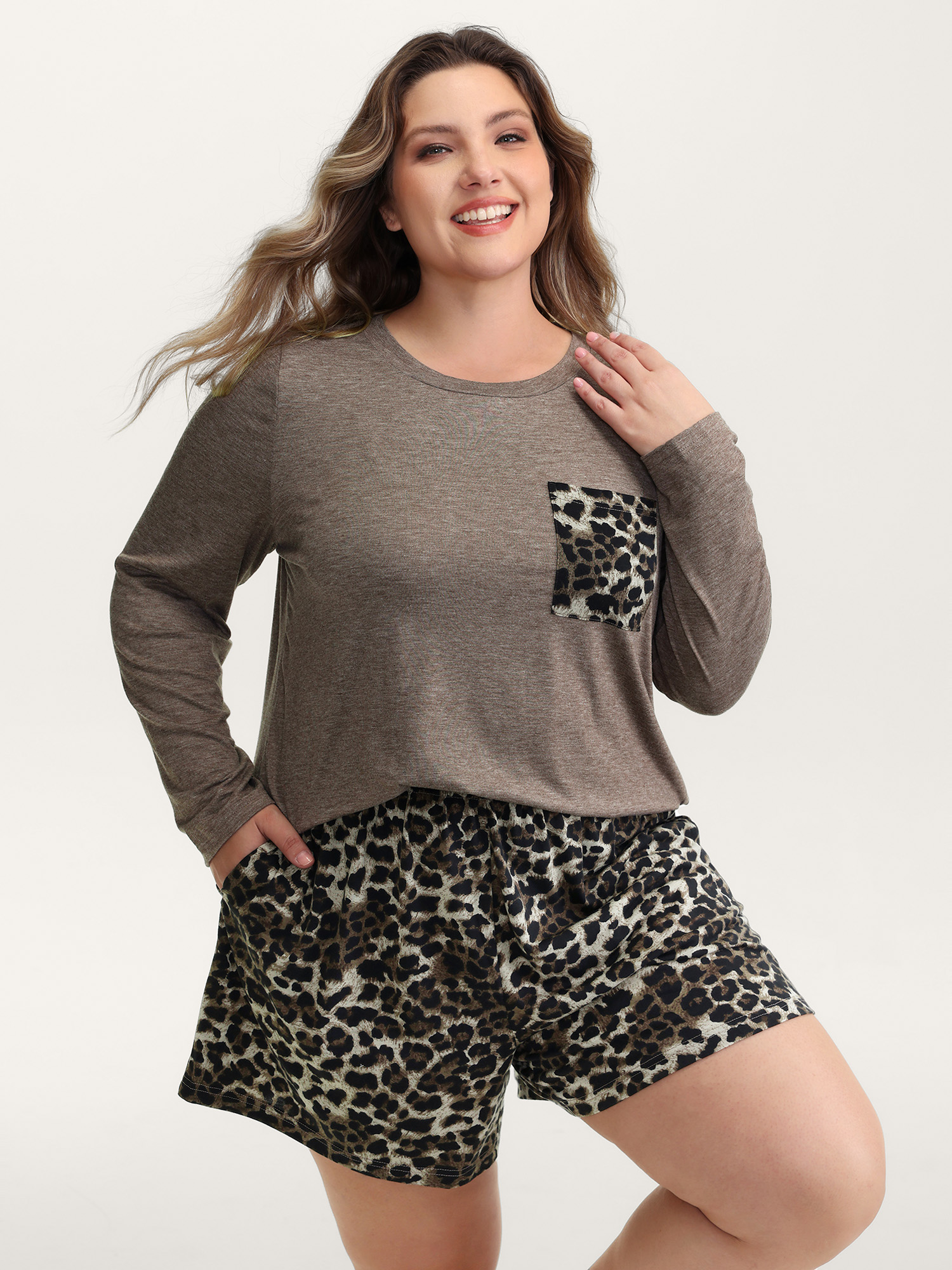 Side view of BloomChic Women's Plus Size Leopard Print Contrast Lounge Set Multicolor Colorblock 30/6X