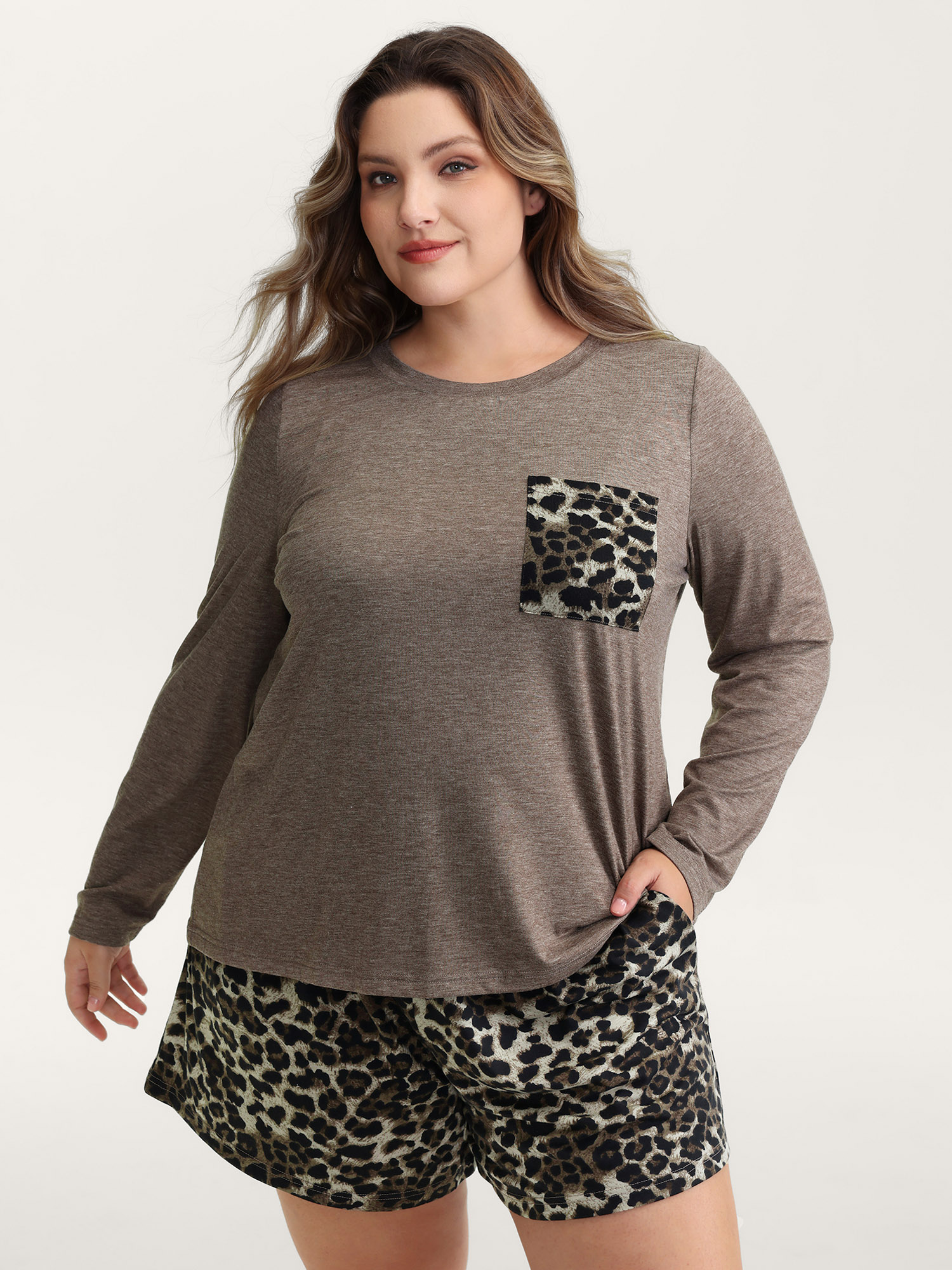 Side view of BloomChic Women's Plus Size Leopard Print Contrast Lounge Set Multicolor Colorblock 30/6X