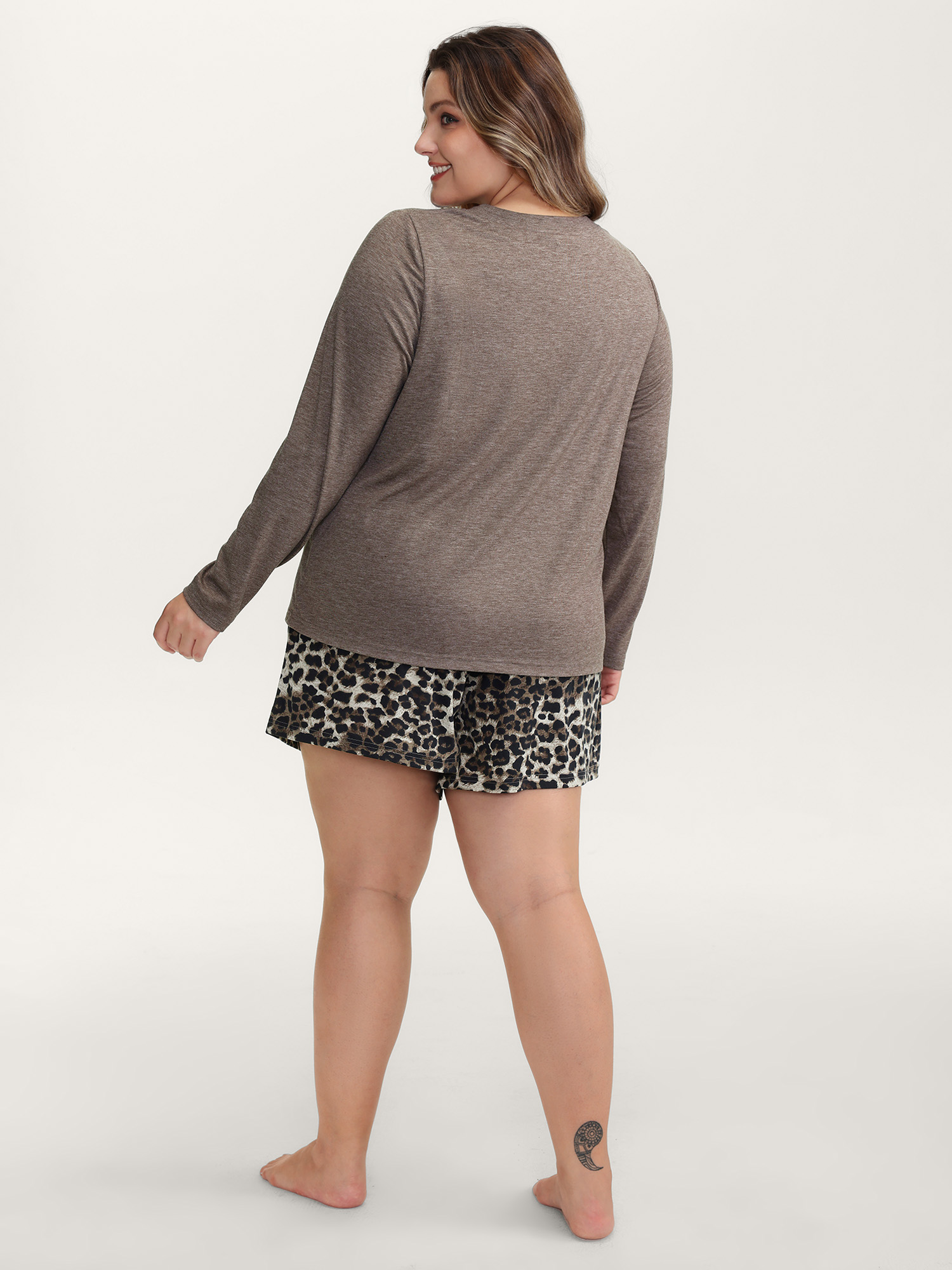 Side view of BloomChic Women's Plus Size Leopard Print Contrast Lounge Set Multicolor Colorblock 30/6X