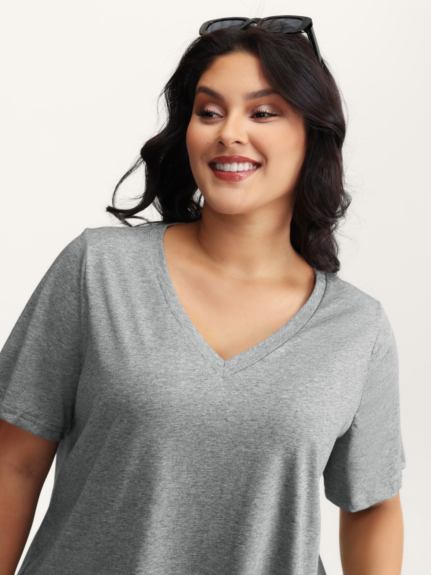 Bloomchic Women's Plus Size Stretchy V-neck Solid T-shirt Mediumgray Solid Casual Short Sleeve V-neck 10/m