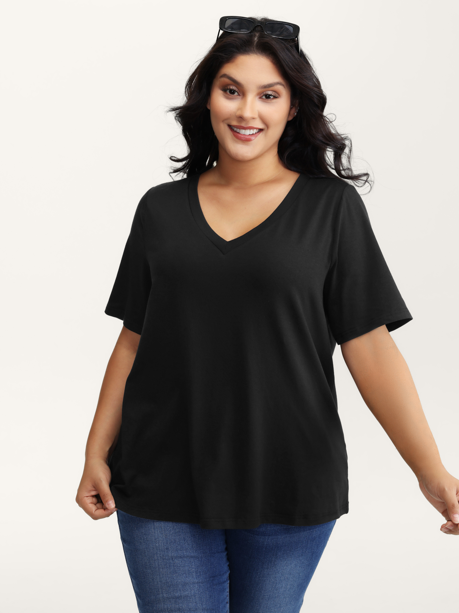 Bloomchic Women's Plus Size Stretchy V-neck Solid T-shirt Black Solid Casual Short Sleeve V-neck 12/l