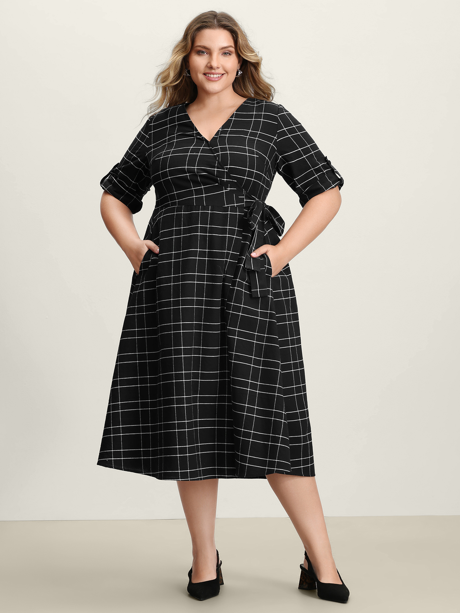 BloomChic Women's Plus Size Checkered Print Wrap Pockets Midi Dress Black Plaid Midi Office Overlapping 10/M