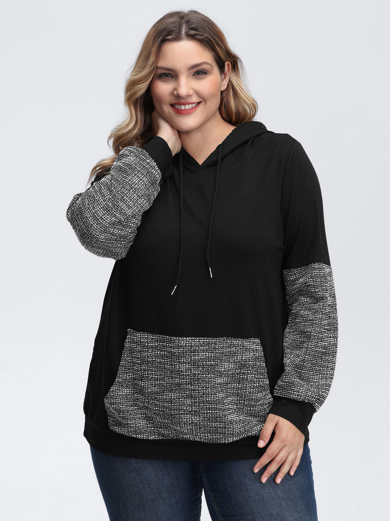 BloomChic Plus Size Spliced Color Contrast Textured Hoodie - Women's Black Star & Moon Round Neck Comfort Midsection Fit Long Sleeve Leisure Sweatshirts 14/M