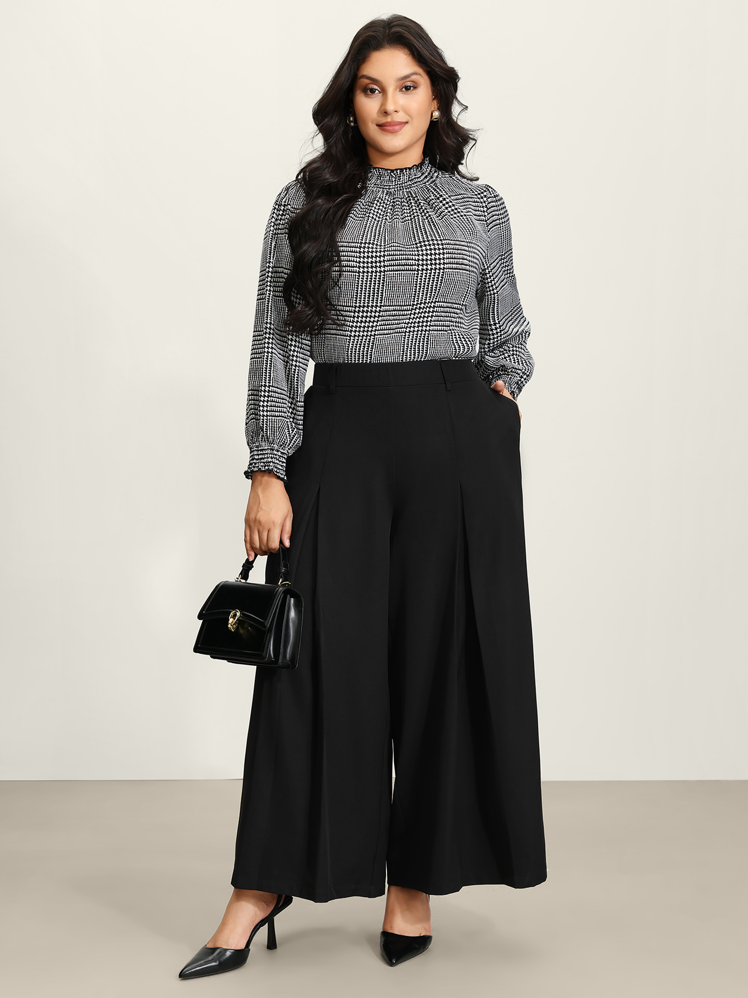 BloomChic Plus Size Plain Pleated Details Wide-Leg Pants - Curve Women's Wide leg Mid Rise High-Waisted Pants 14/M